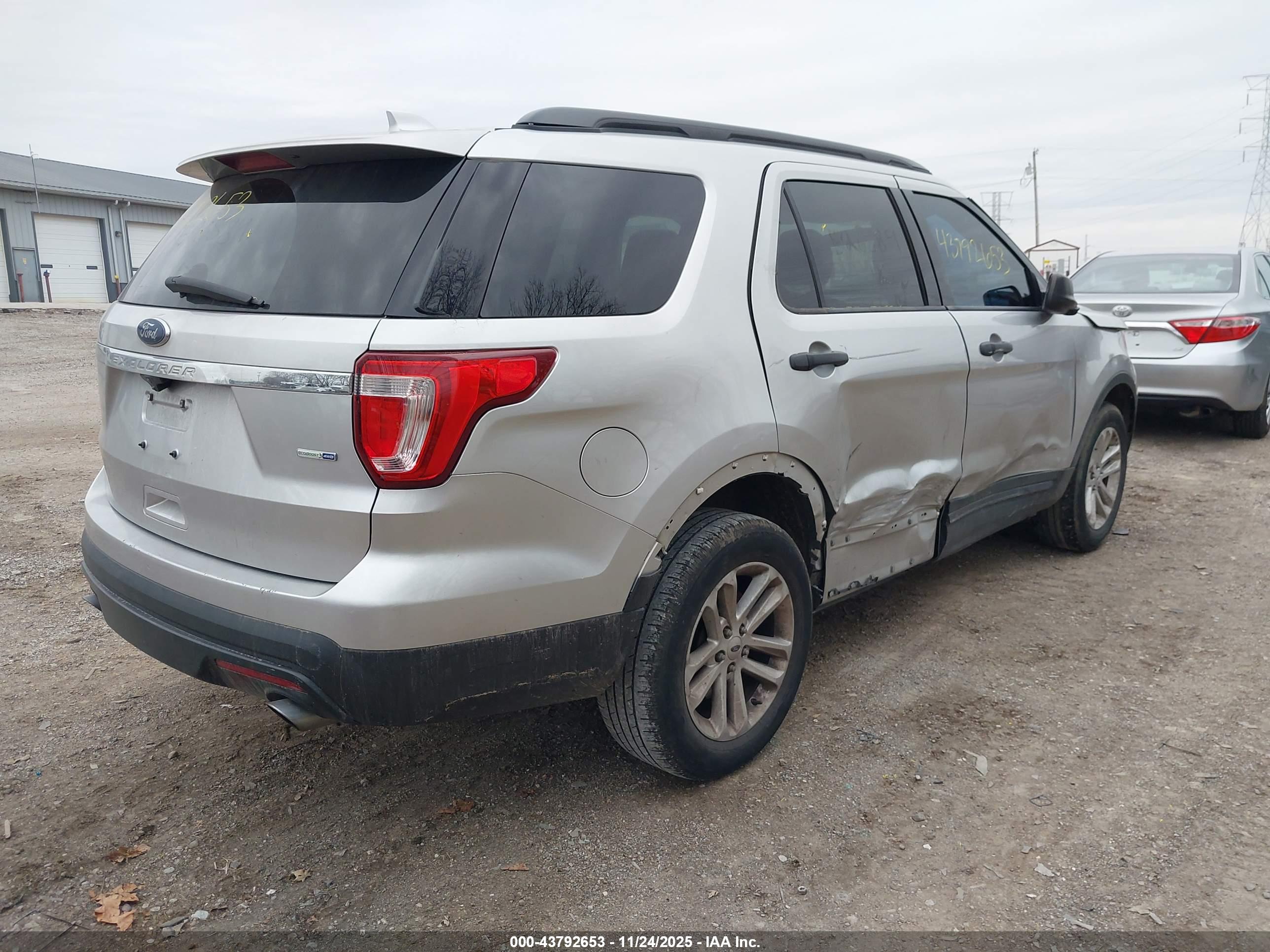 FORD EXPLORER image 4