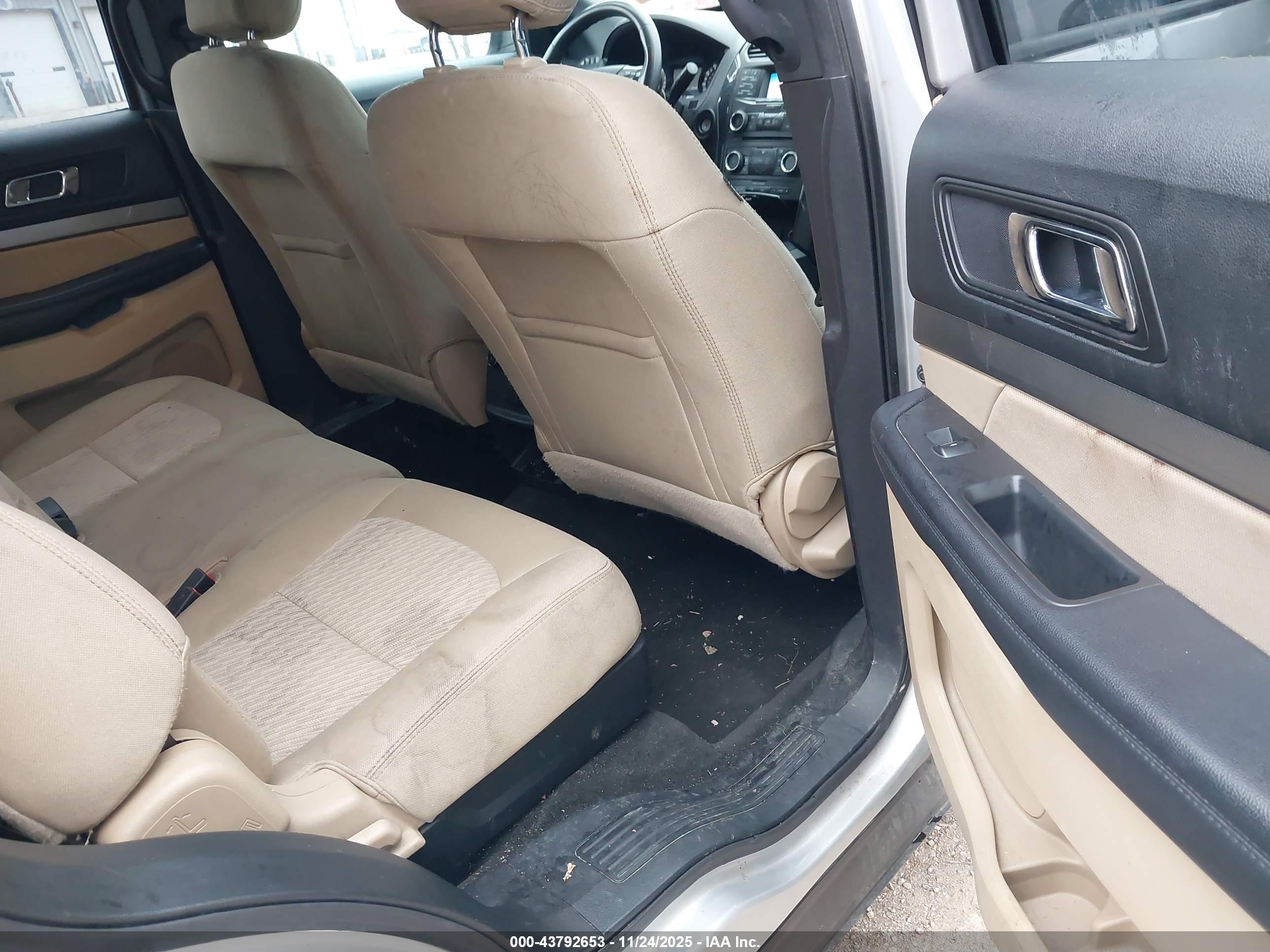 FORD EXPLORER image 8
