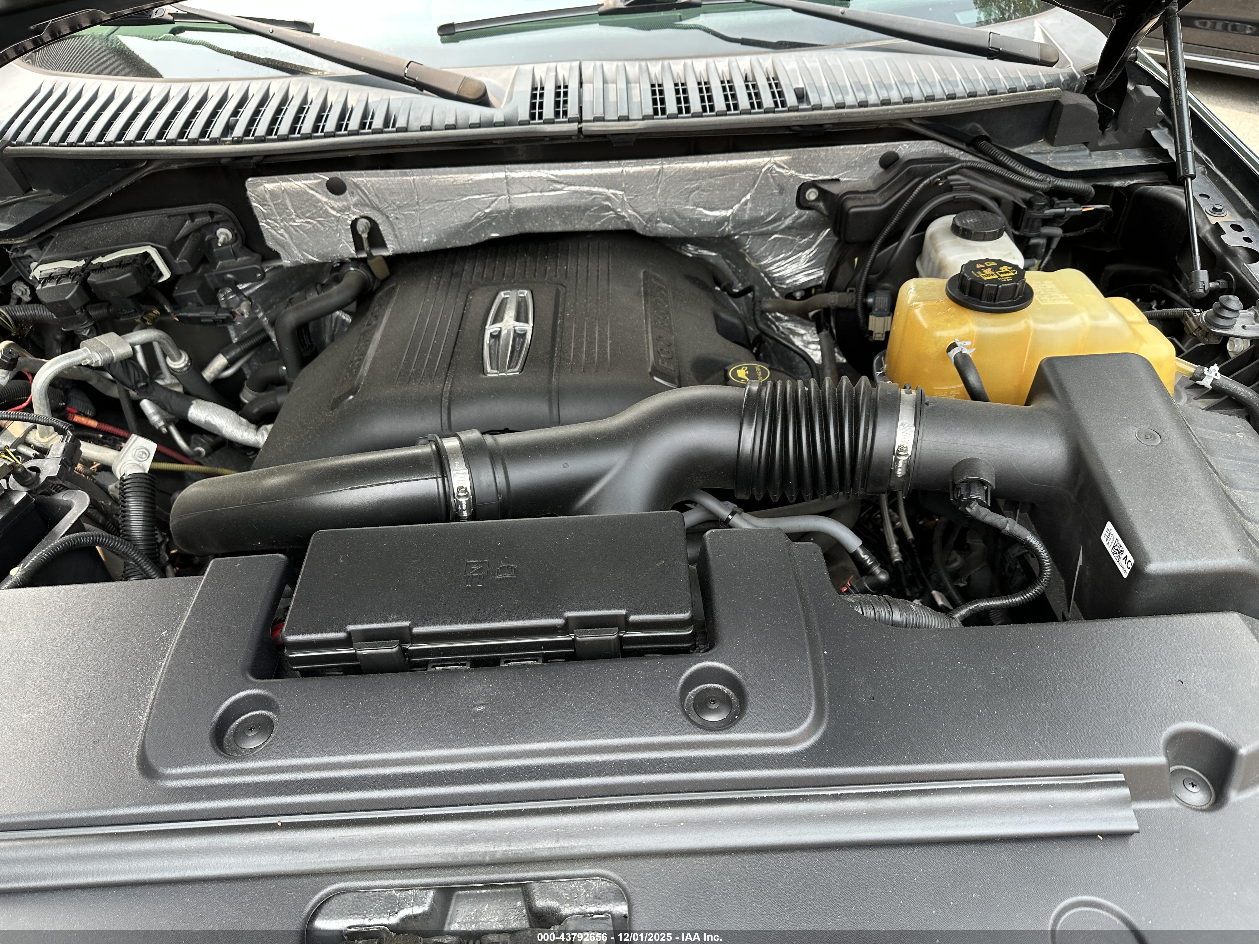 LINCOLN NAVIGATOR image 10