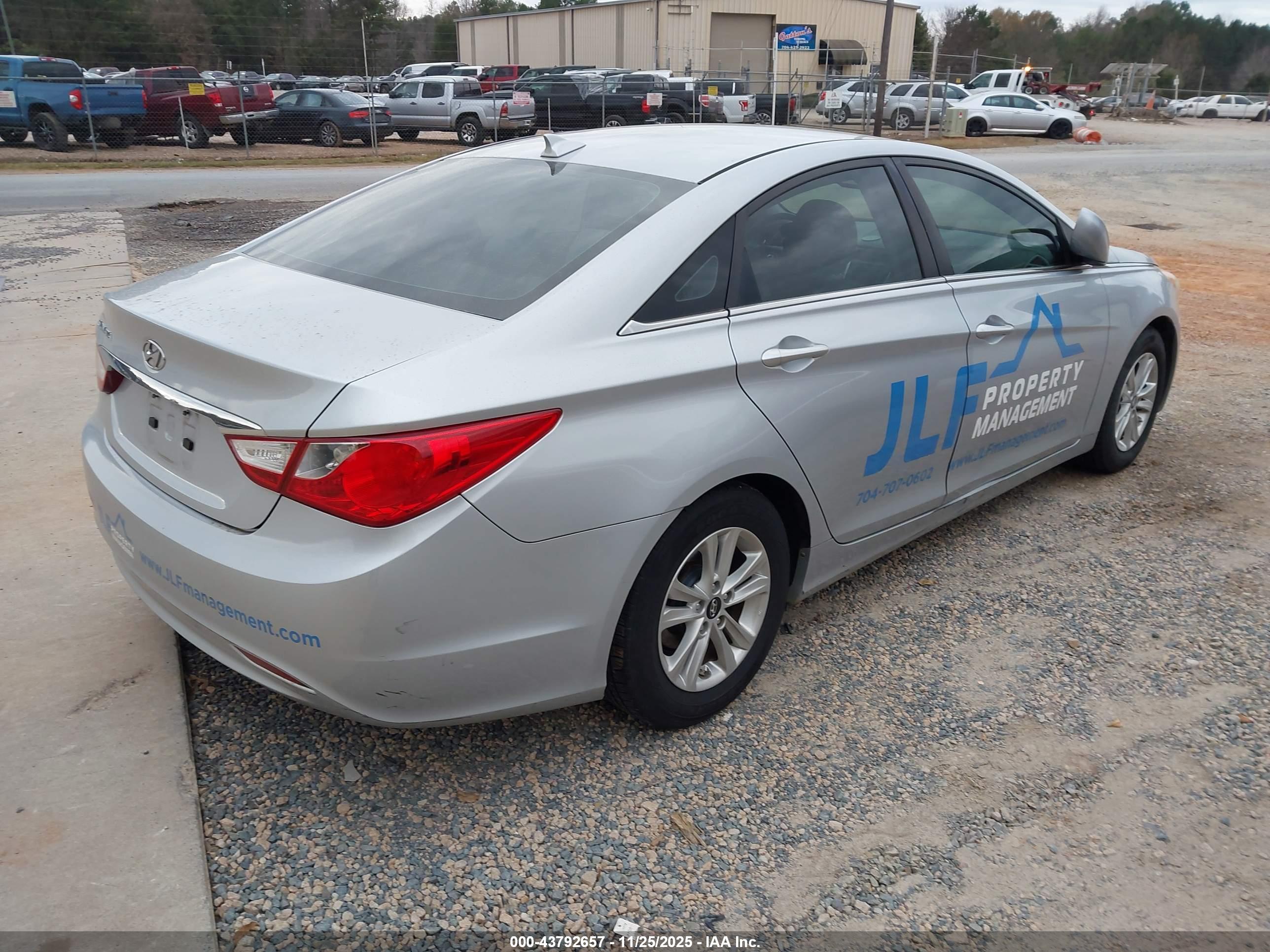 HYUNDAI SONATA image 4