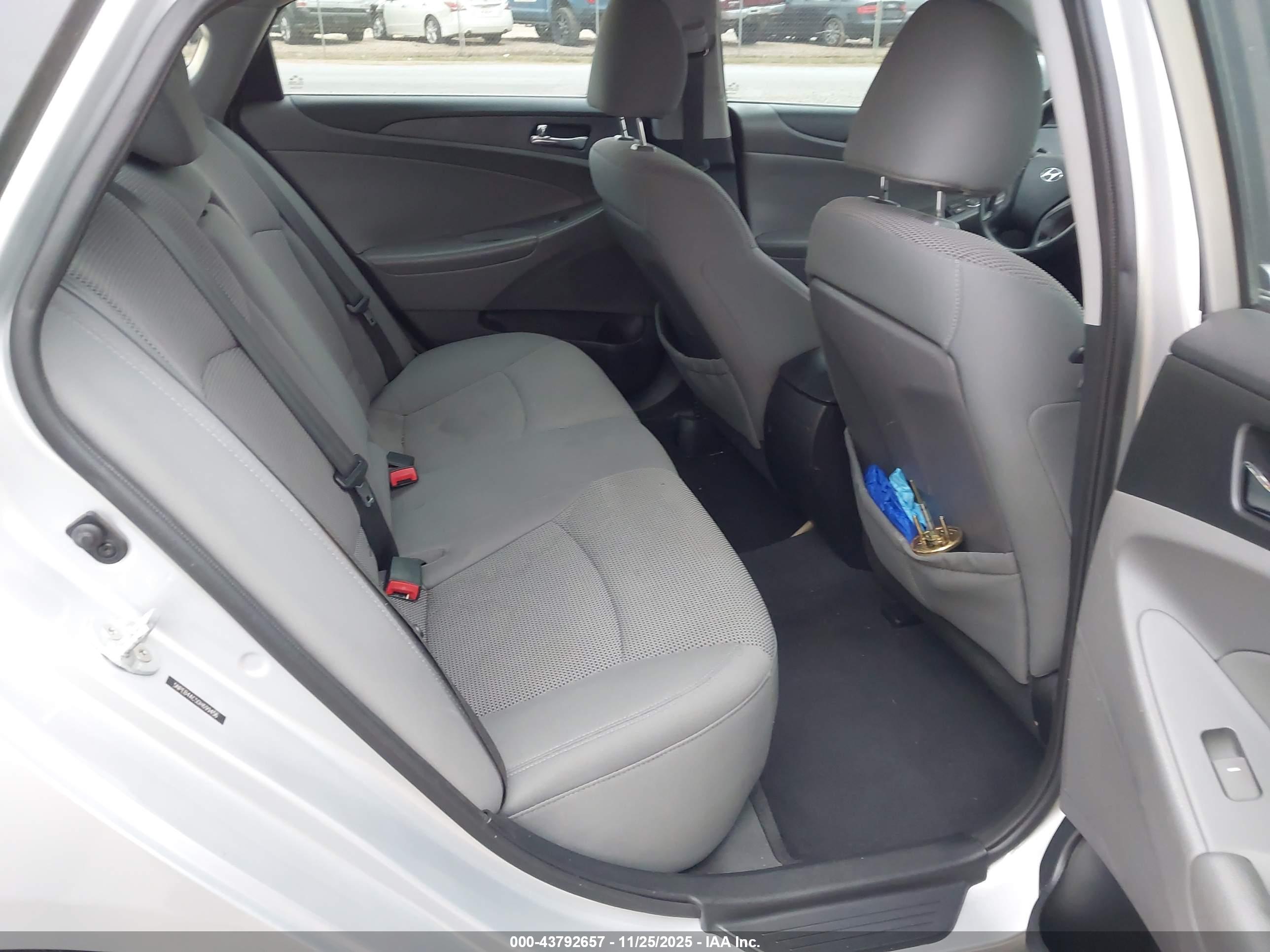 HYUNDAI SONATA image 8
