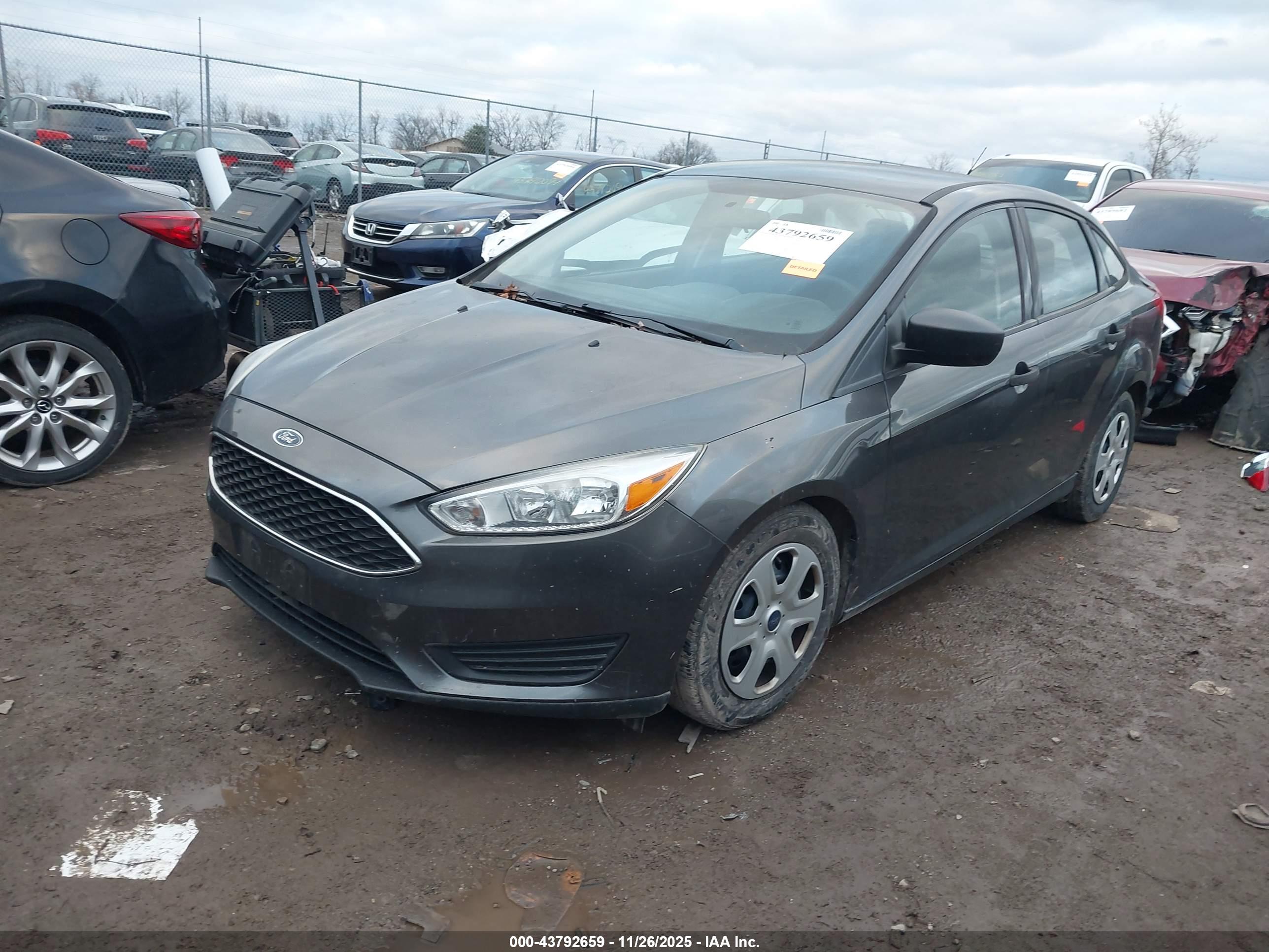 FORD FOCUS image 2