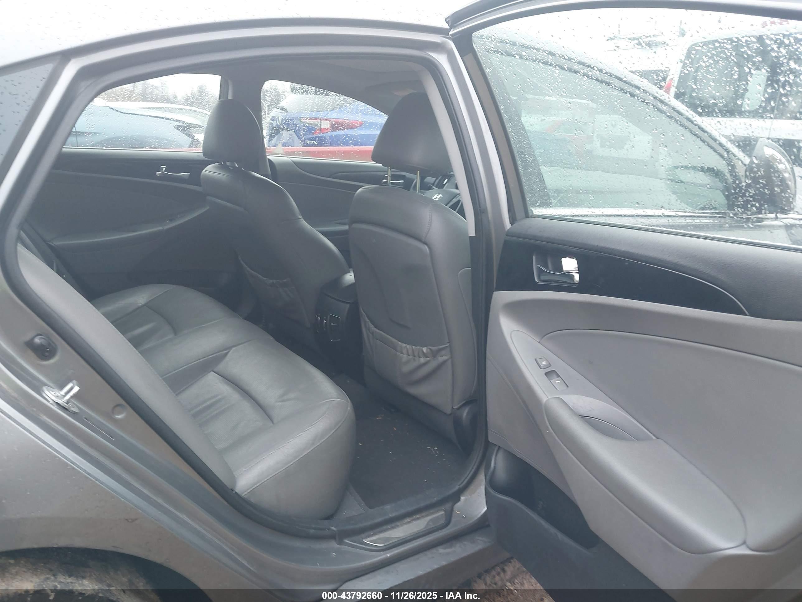 HYUNDAI SONATA image 8