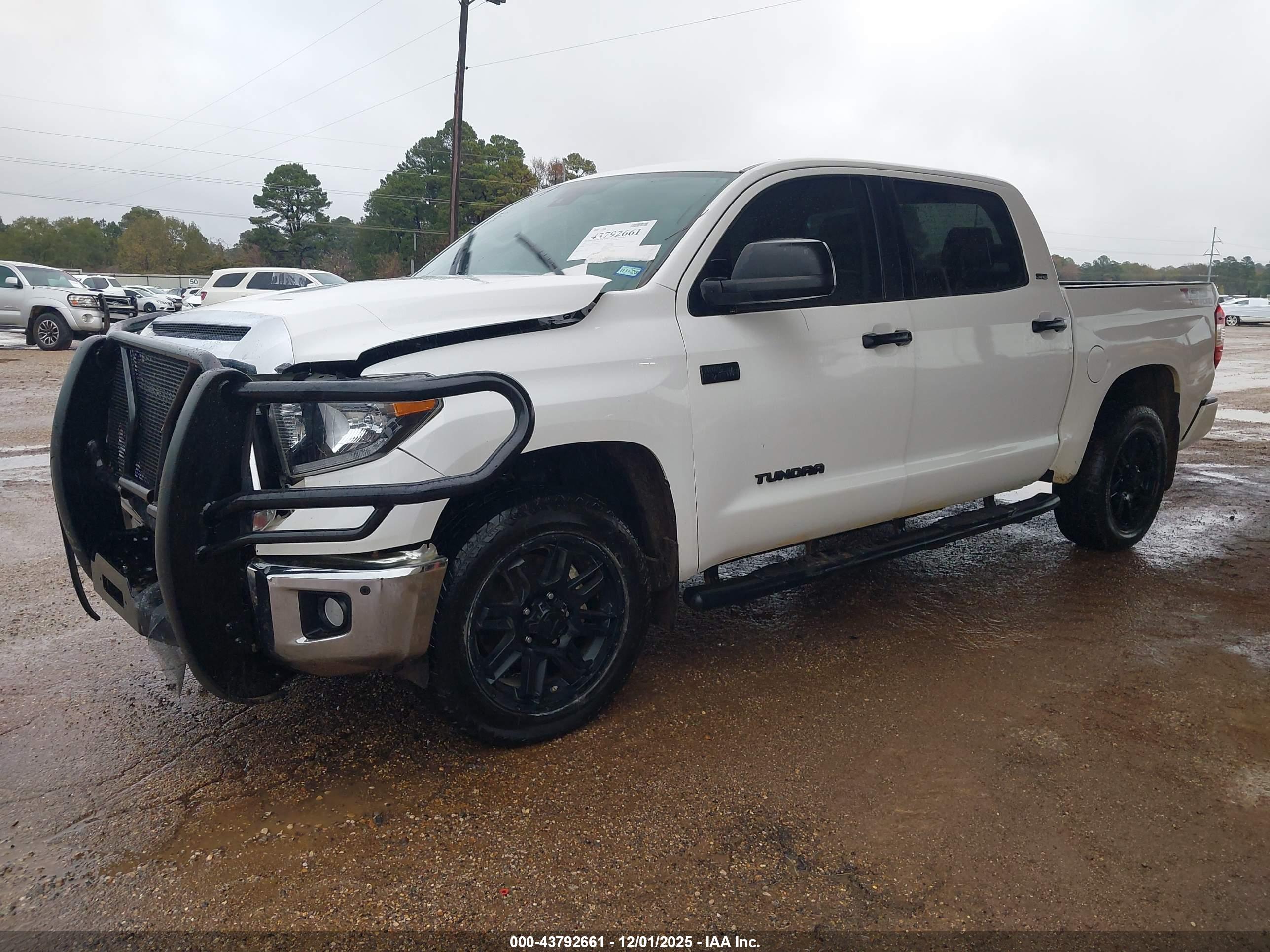 TOYOTA TUNDRA image 2