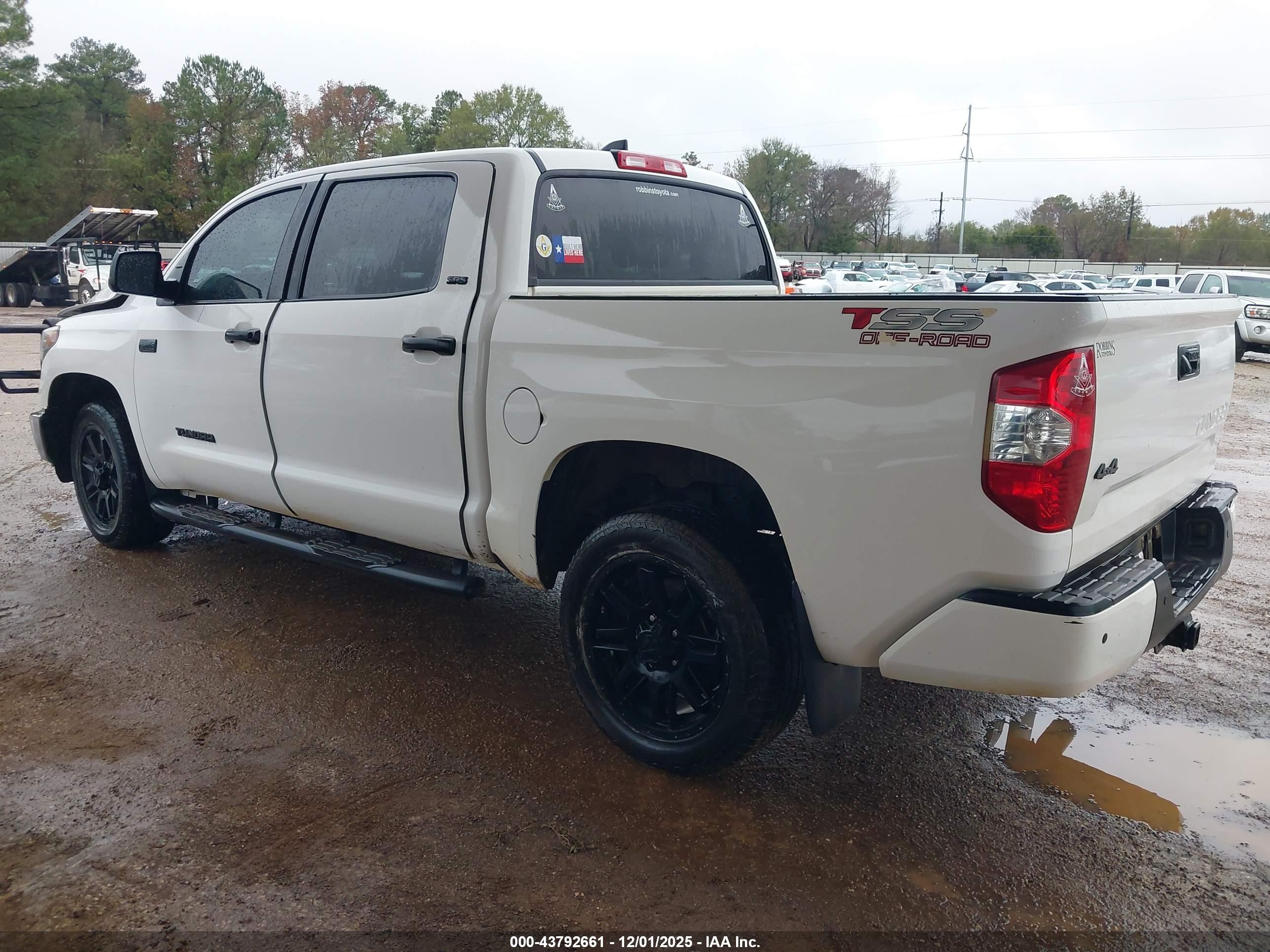 TOYOTA TUNDRA image 3