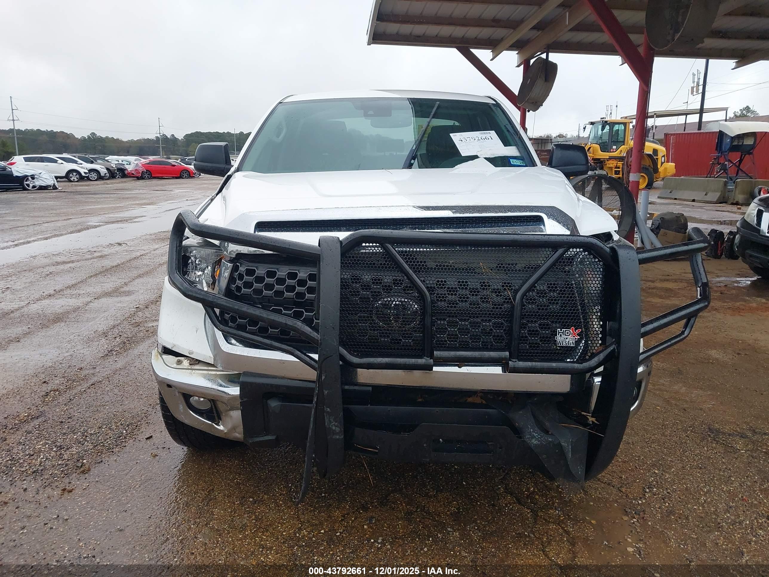 TOYOTA TUNDRA image 6