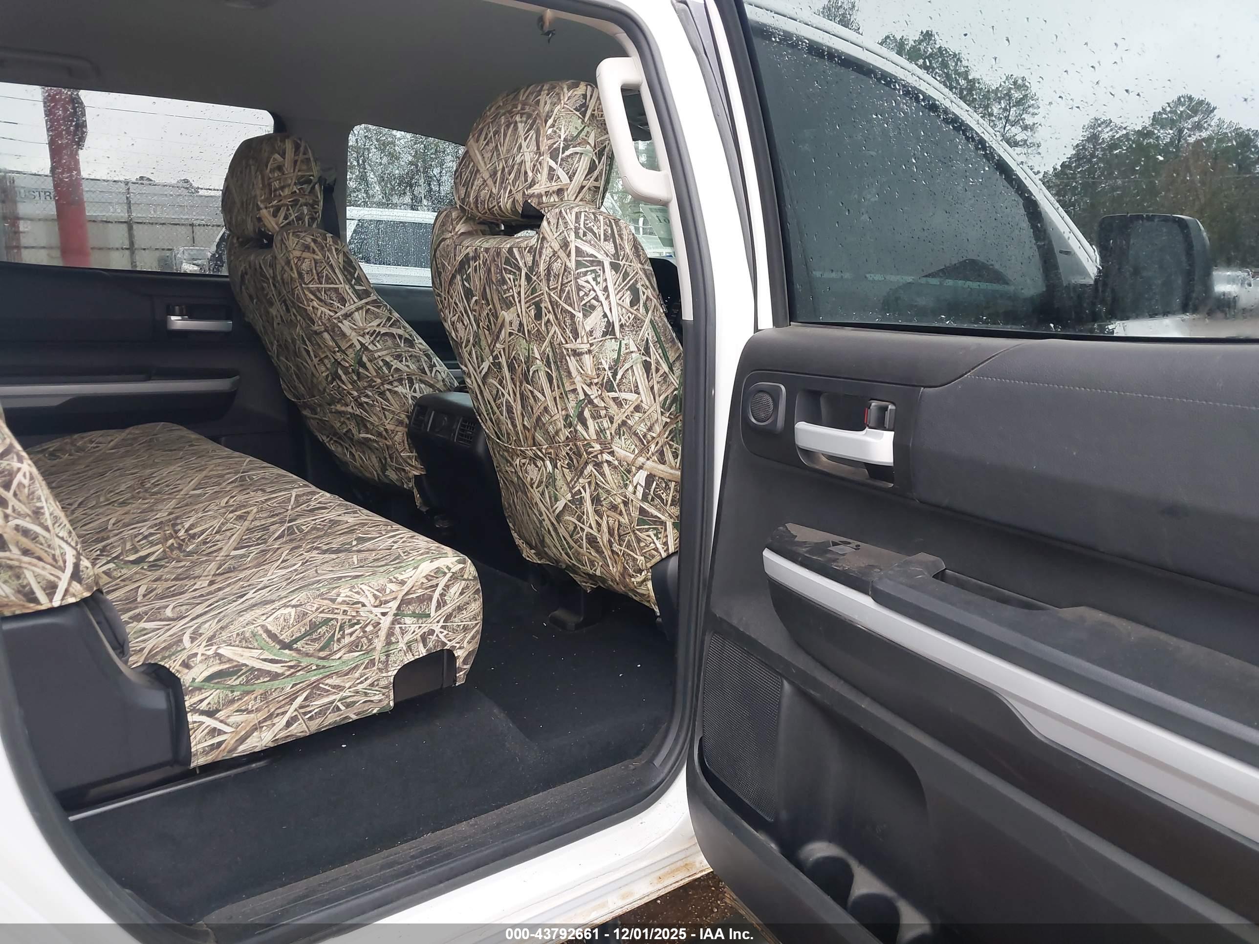TOYOTA TUNDRA image 8