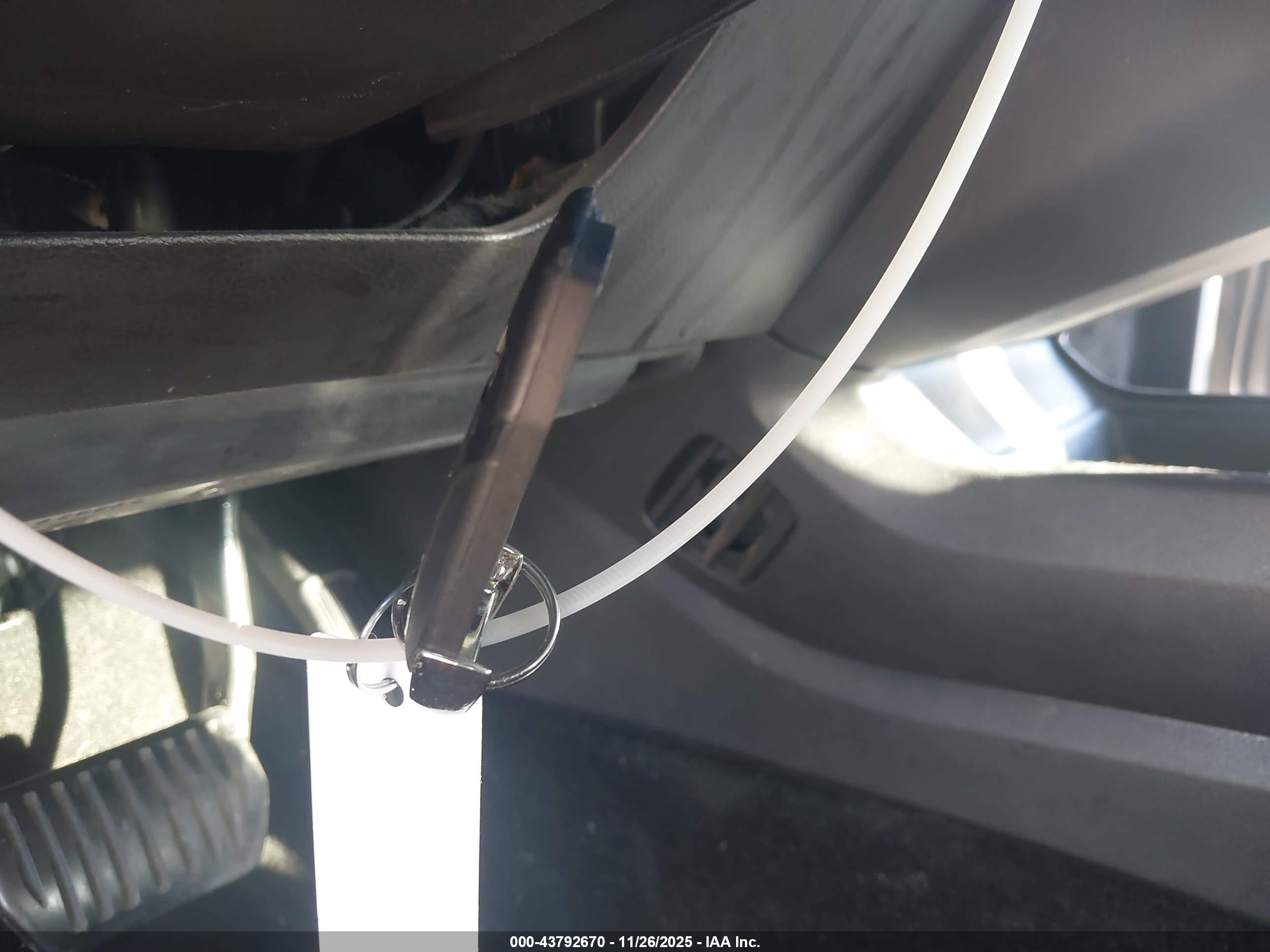 FORD FUSION image 11