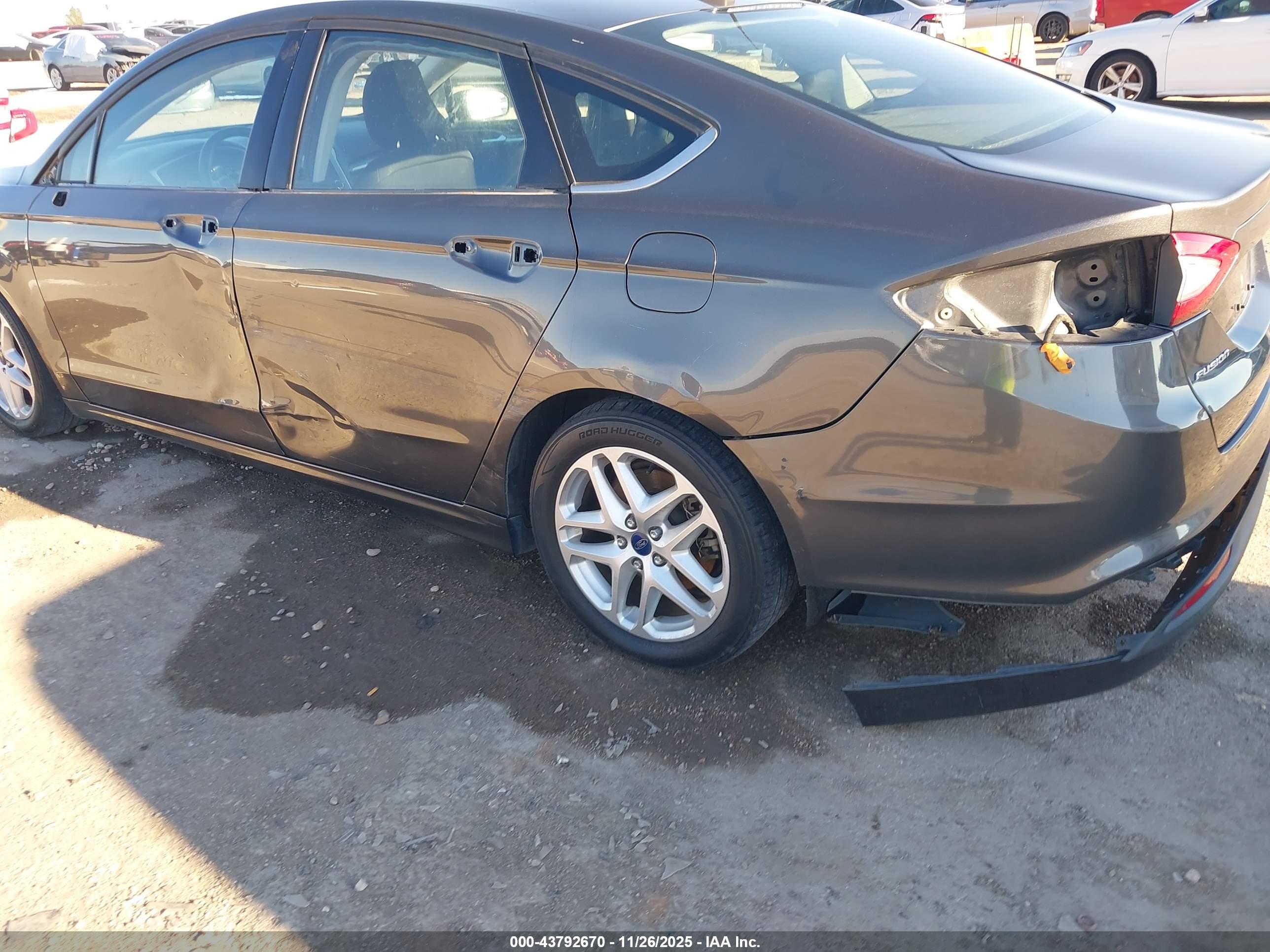 FORD FUSION image 6