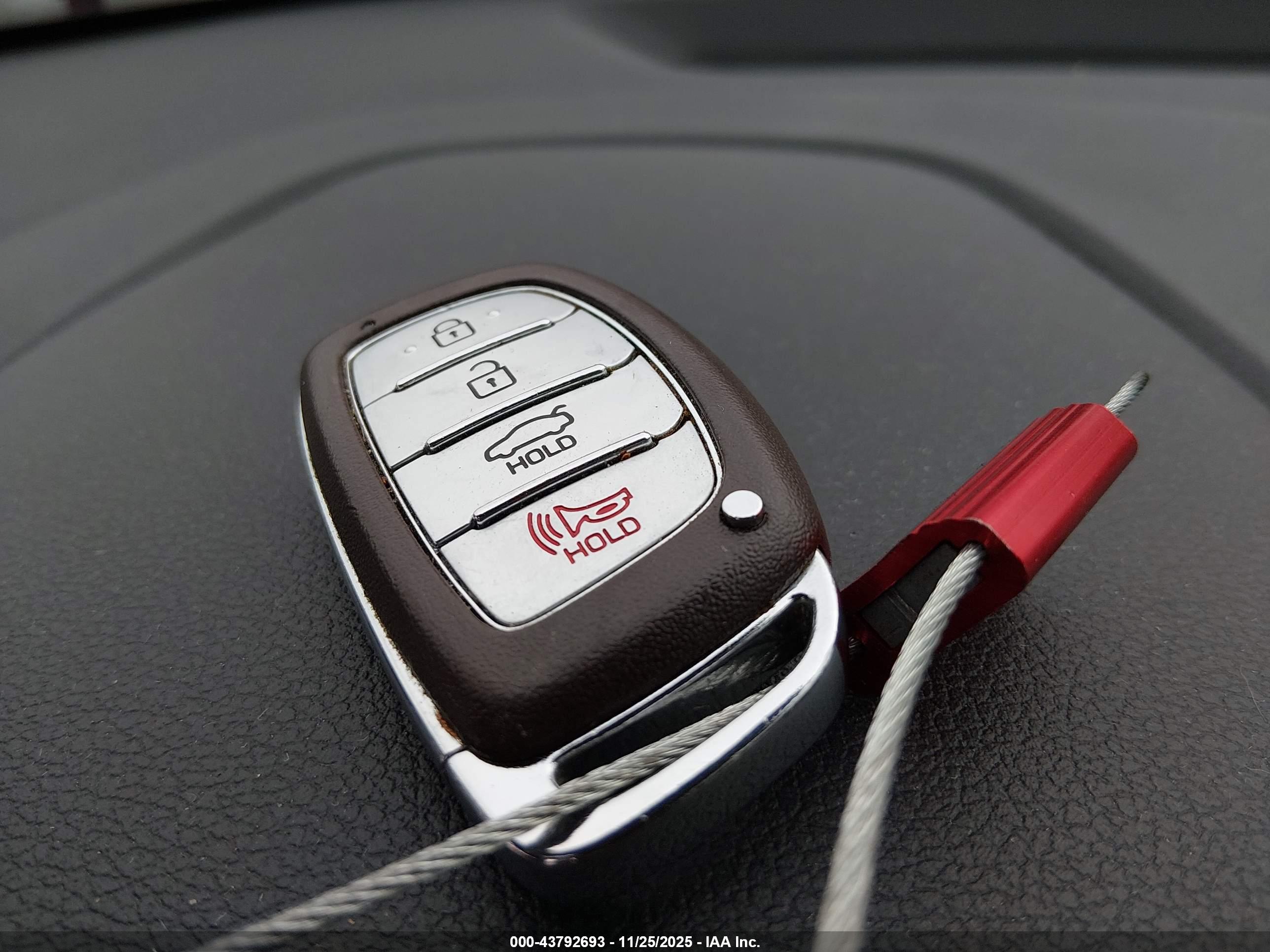 HYUNDAI ELANTRA image 11