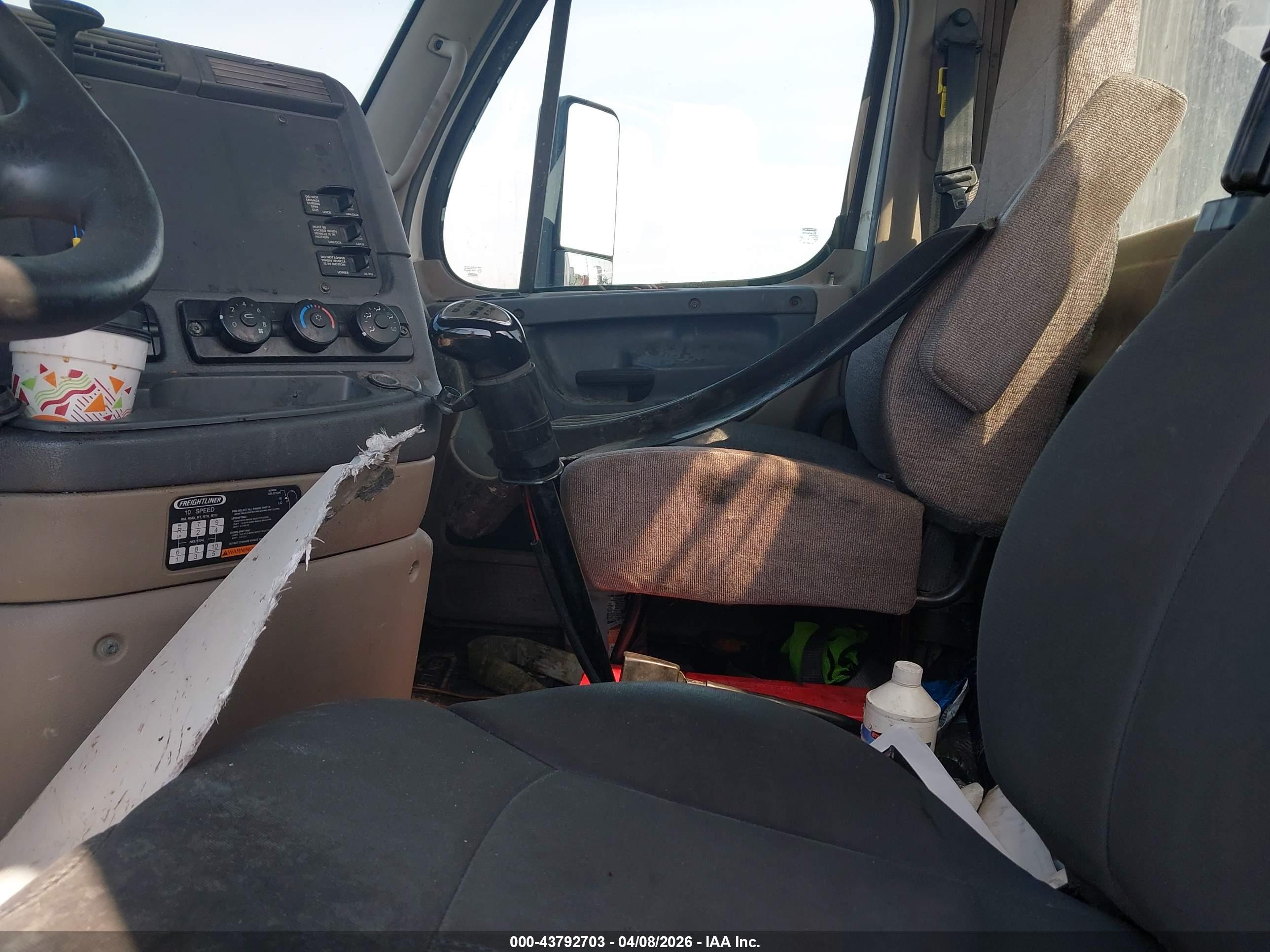 FREIGHTLINER CASCADIA image 8