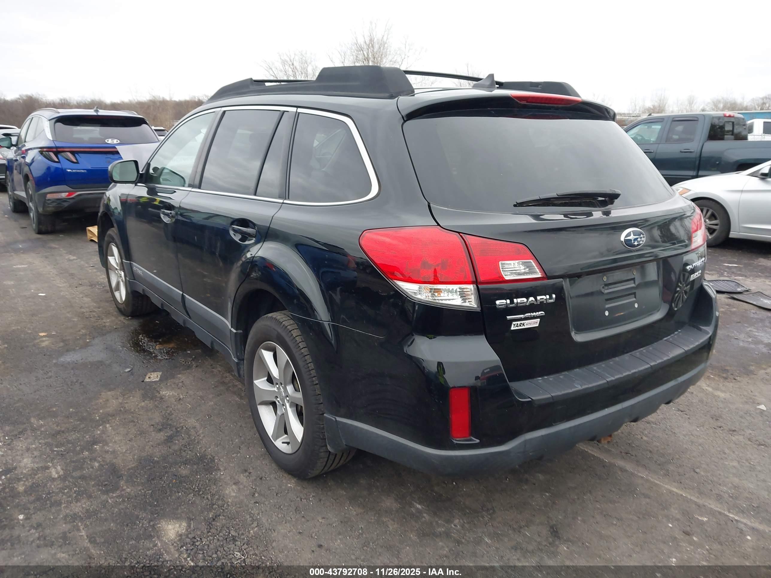 SUBARU OUTBACK image 3