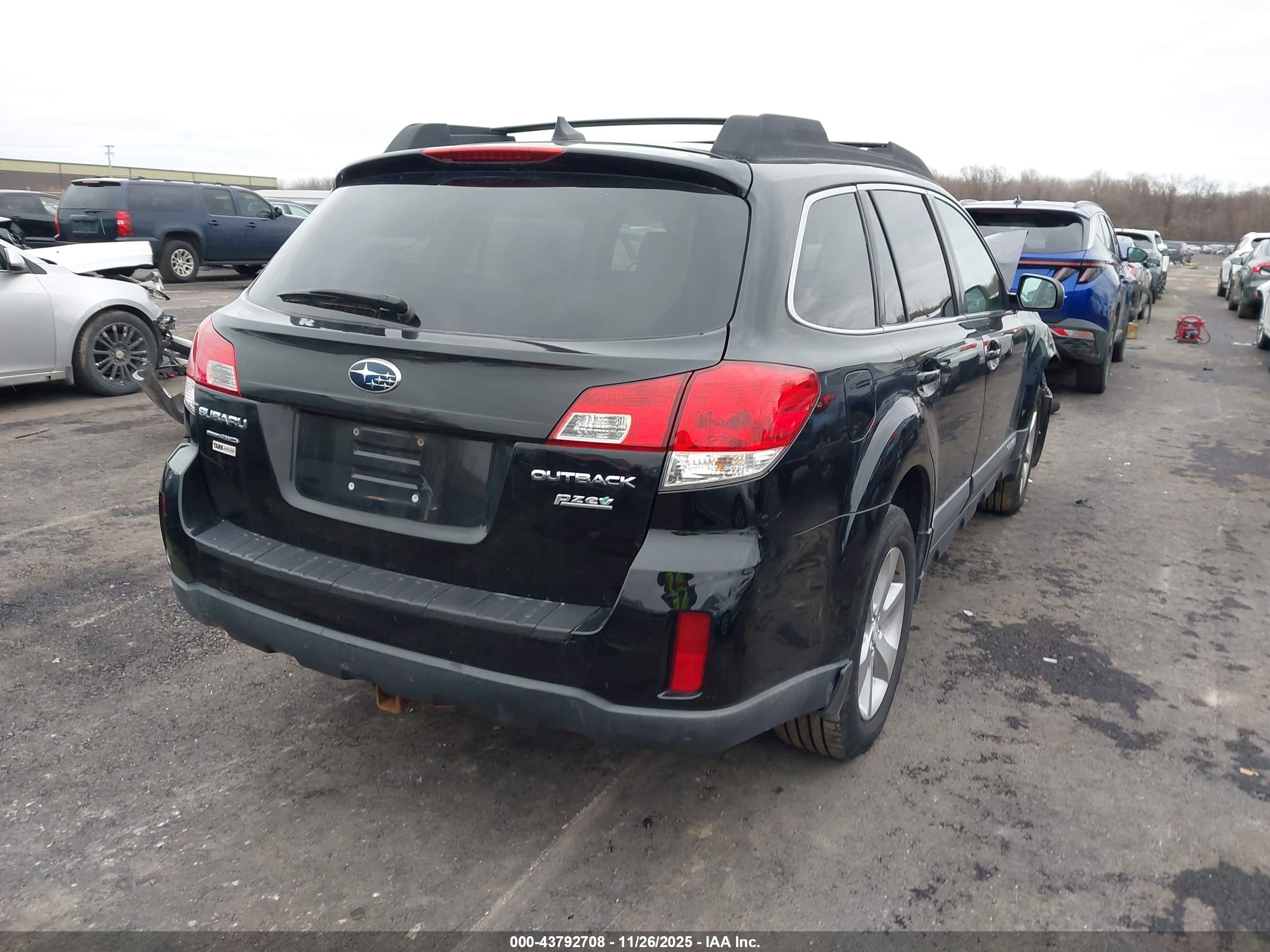 SUBARU OUTBACK image 4