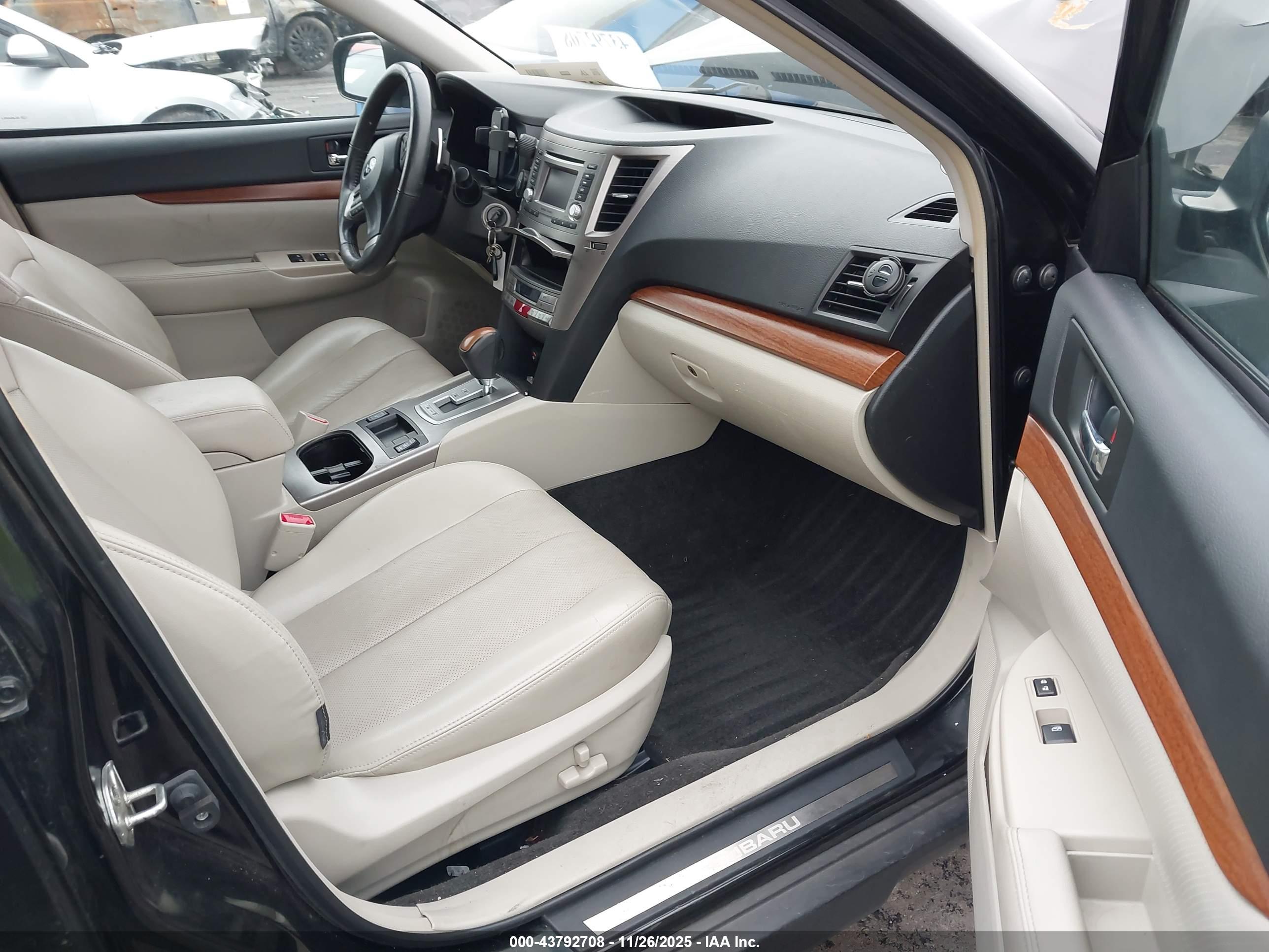 SUBARU OUTBACK image 5