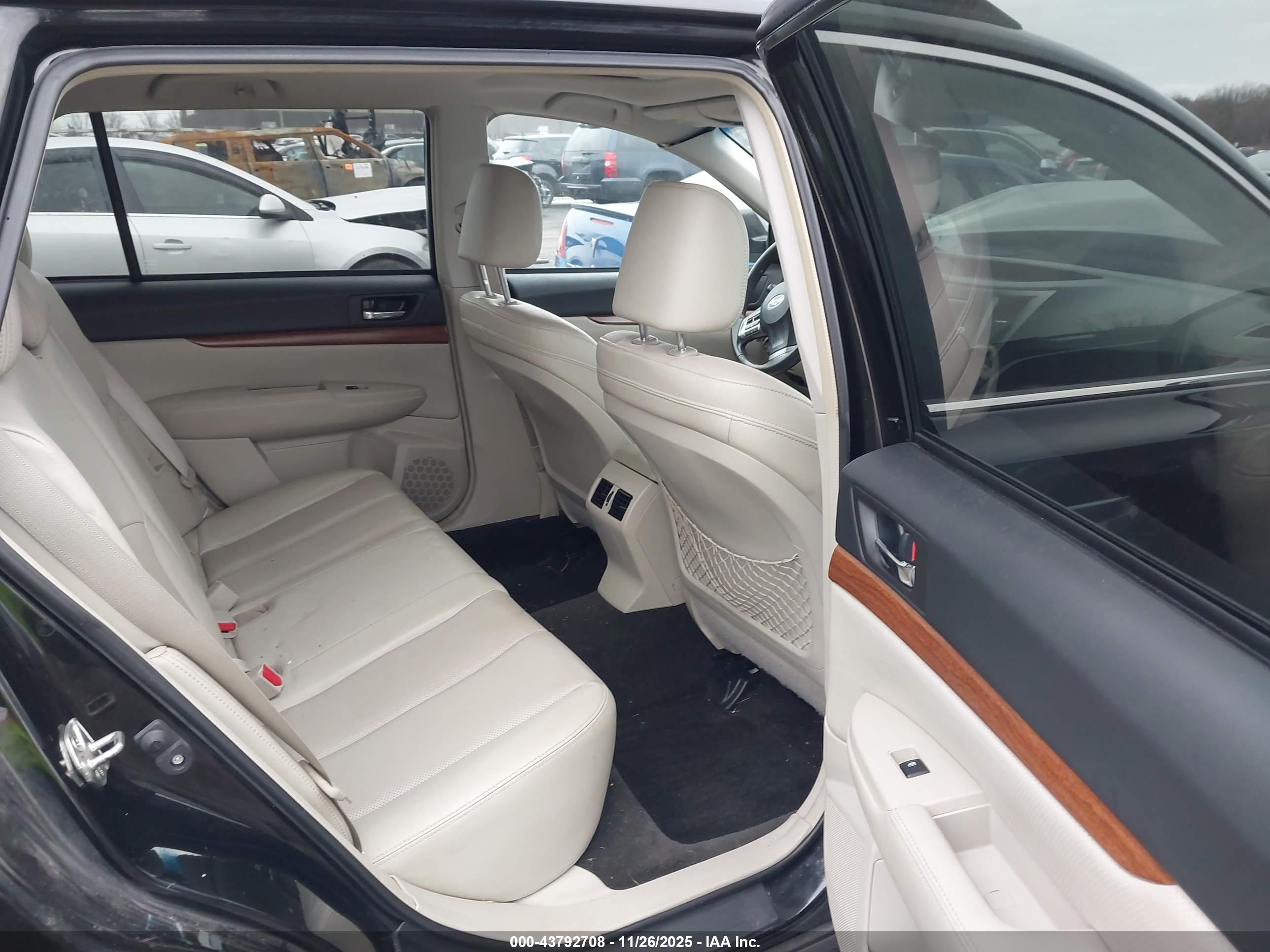 SUBARU OUTBACK image 8