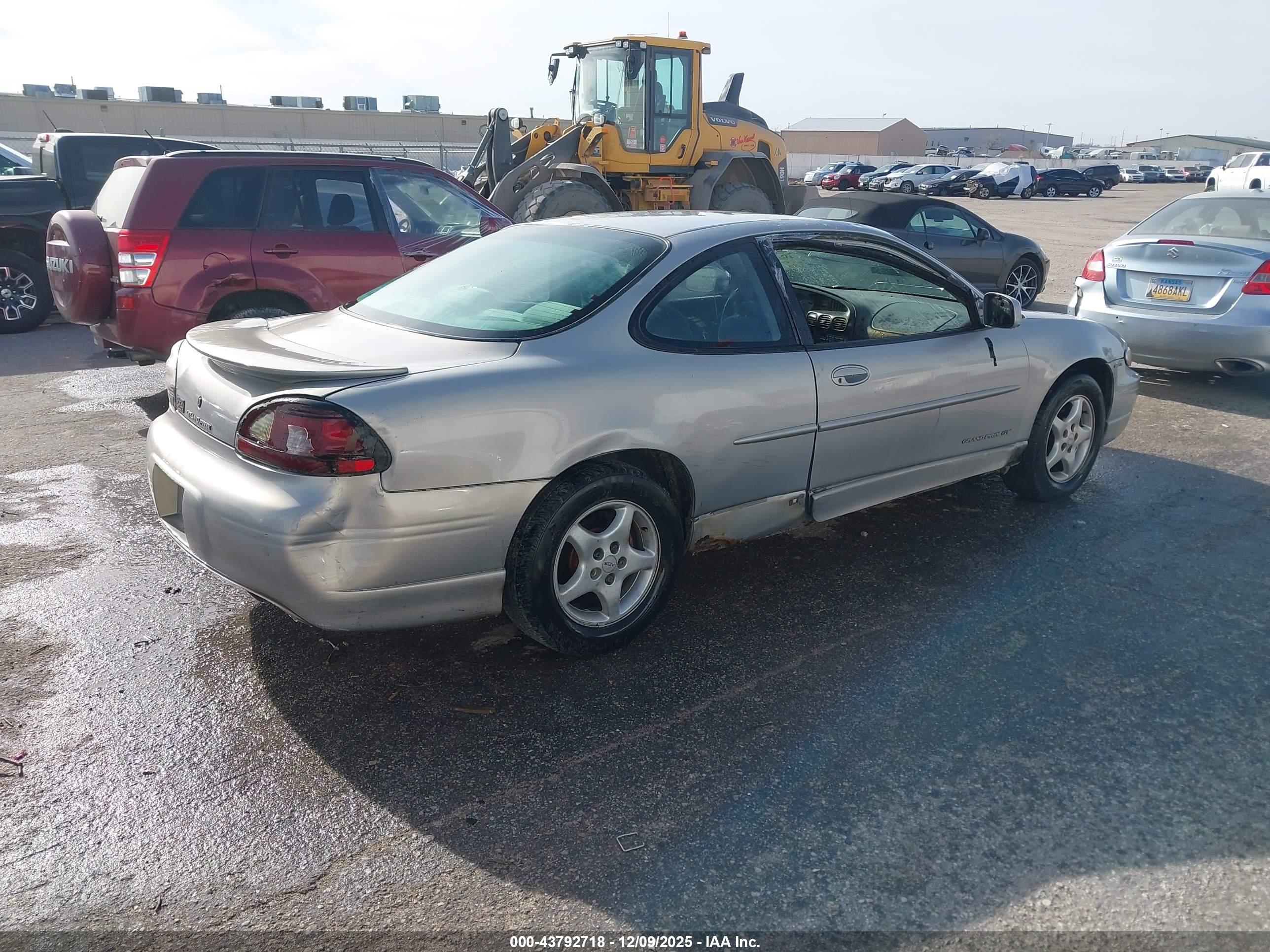 PONTIAC GRAND image 4