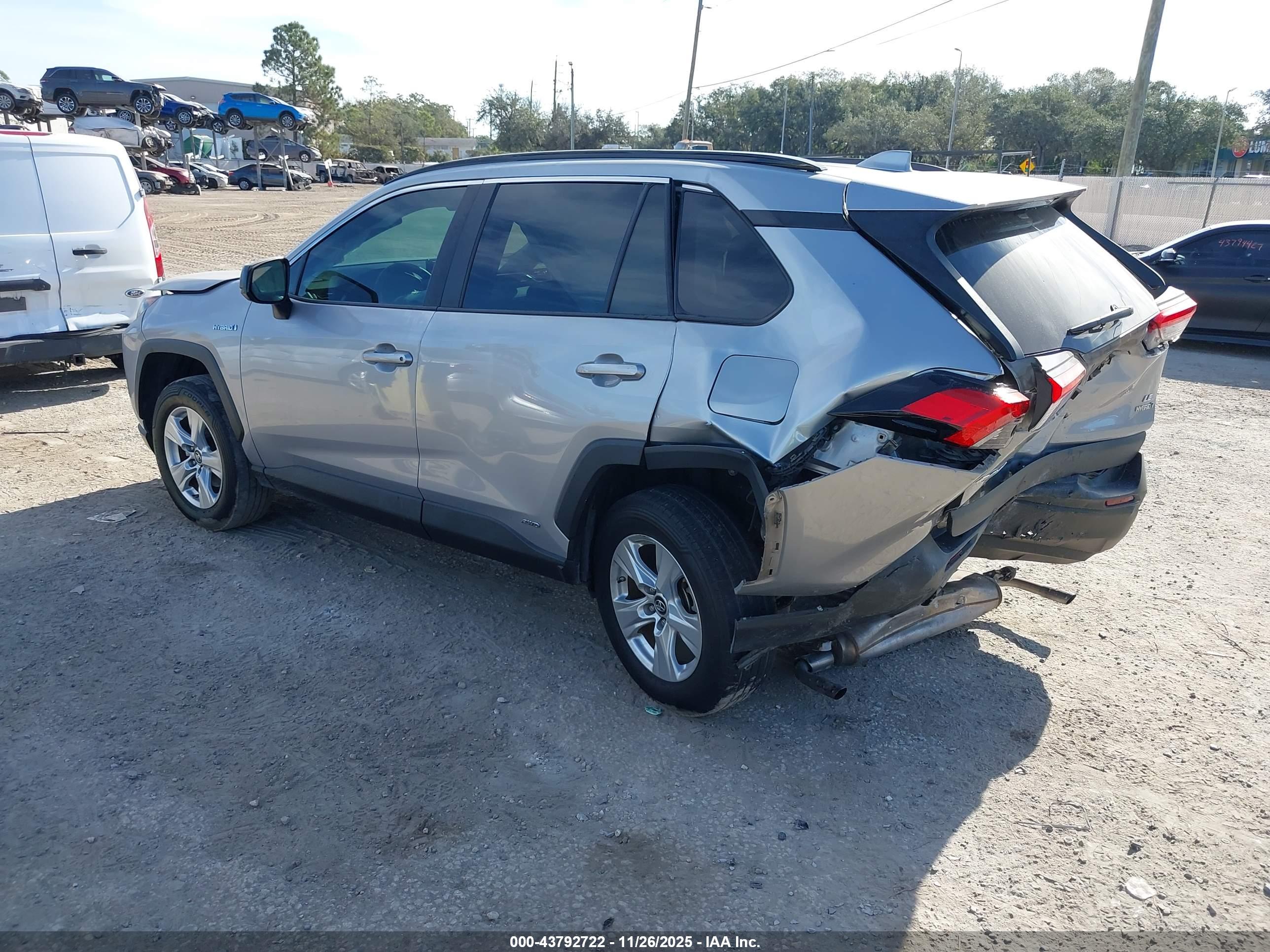 TOYOTA RAV4 image 3