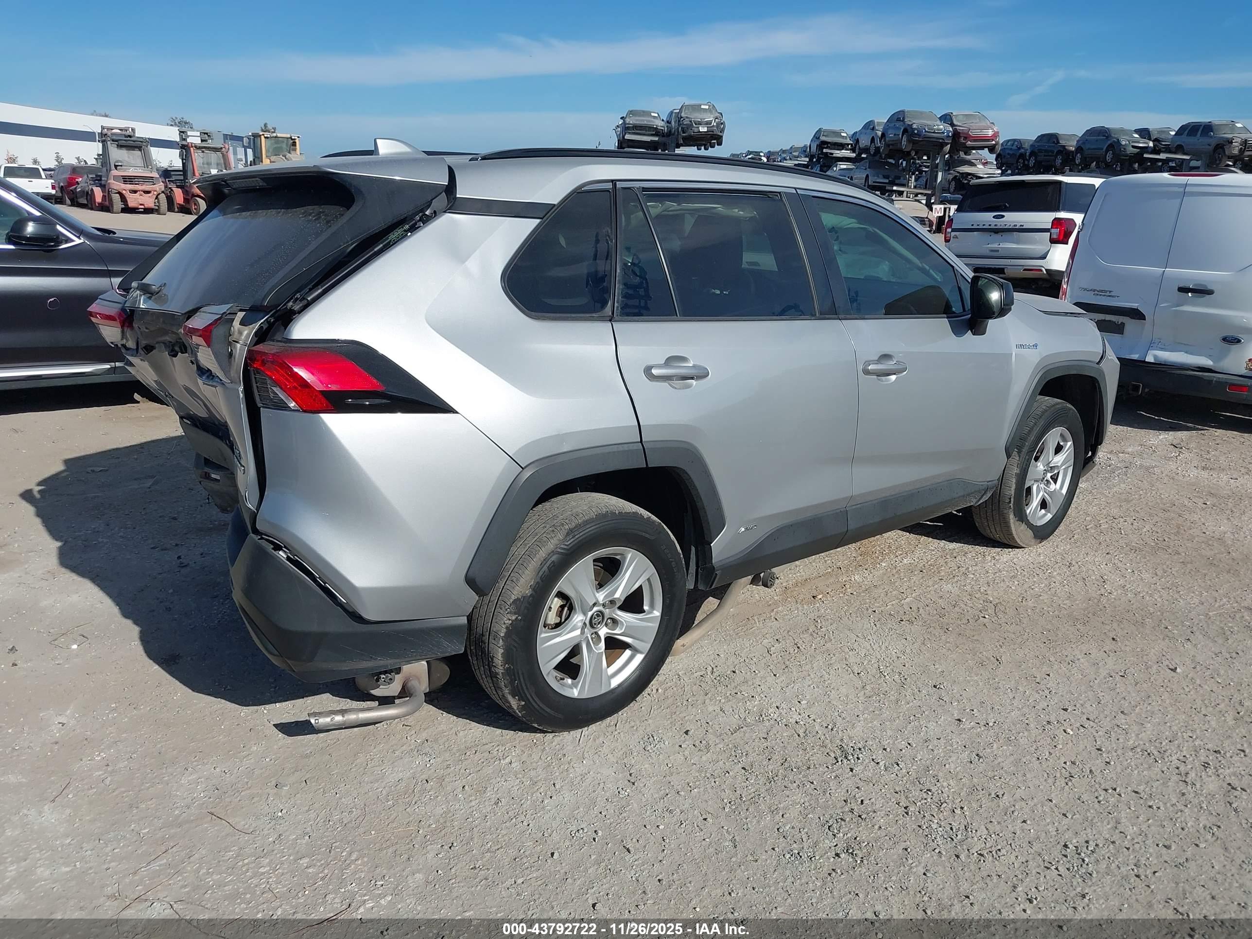 TOYOTA RAV4 image 4
