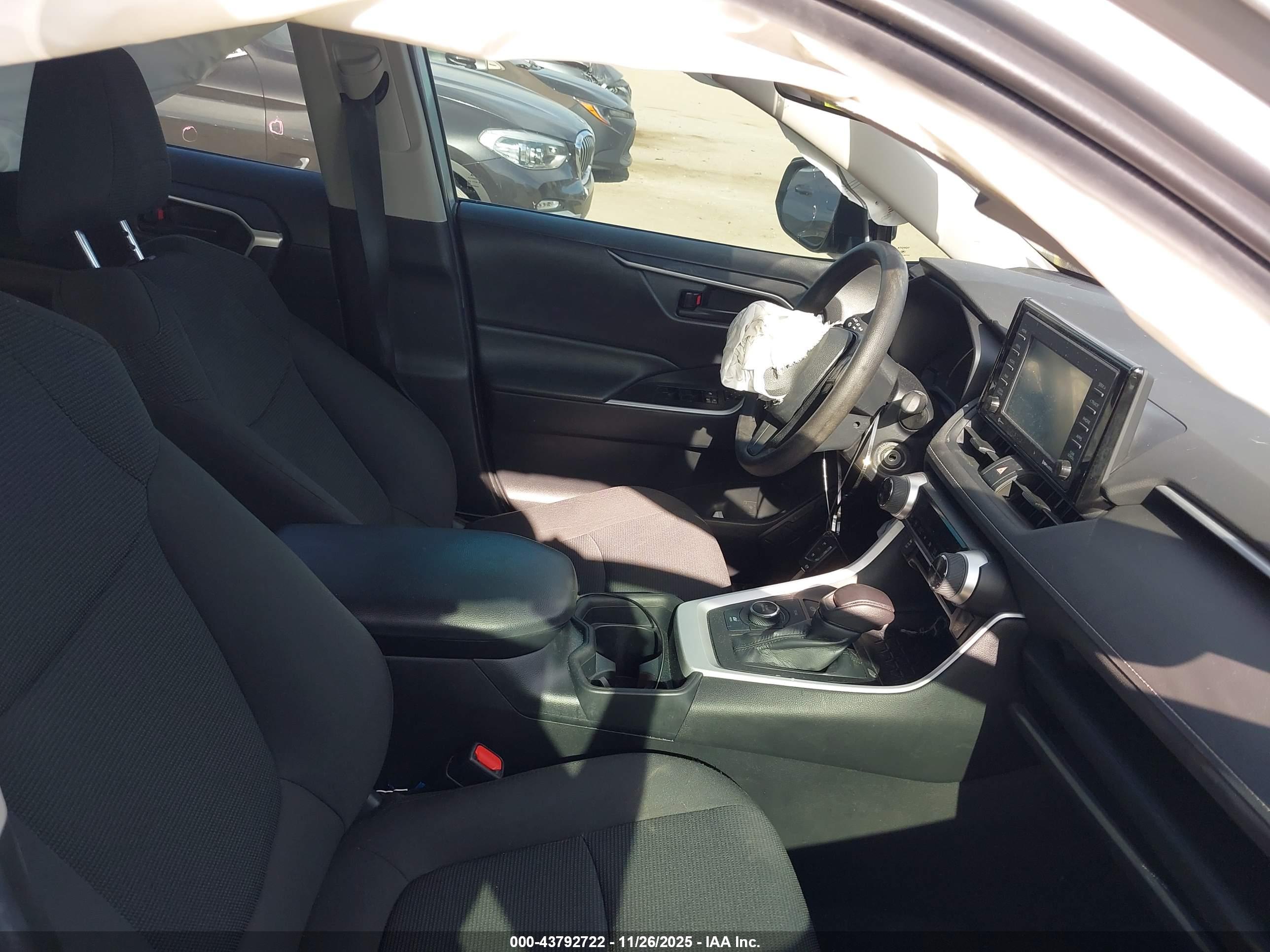 TOYOTA RAV4 image 5