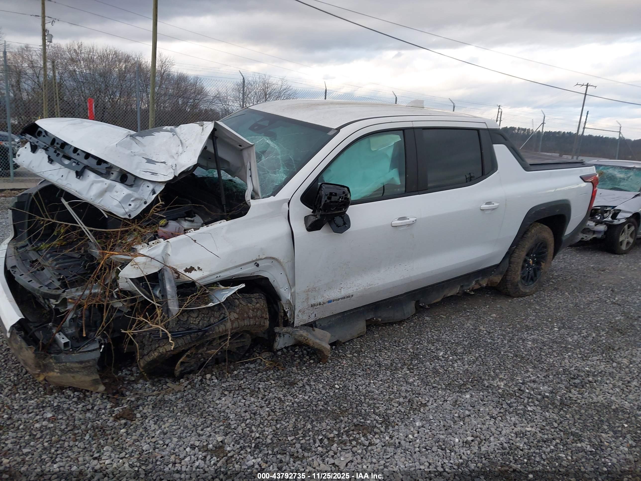 CHEVROLET SILVERADO image 2