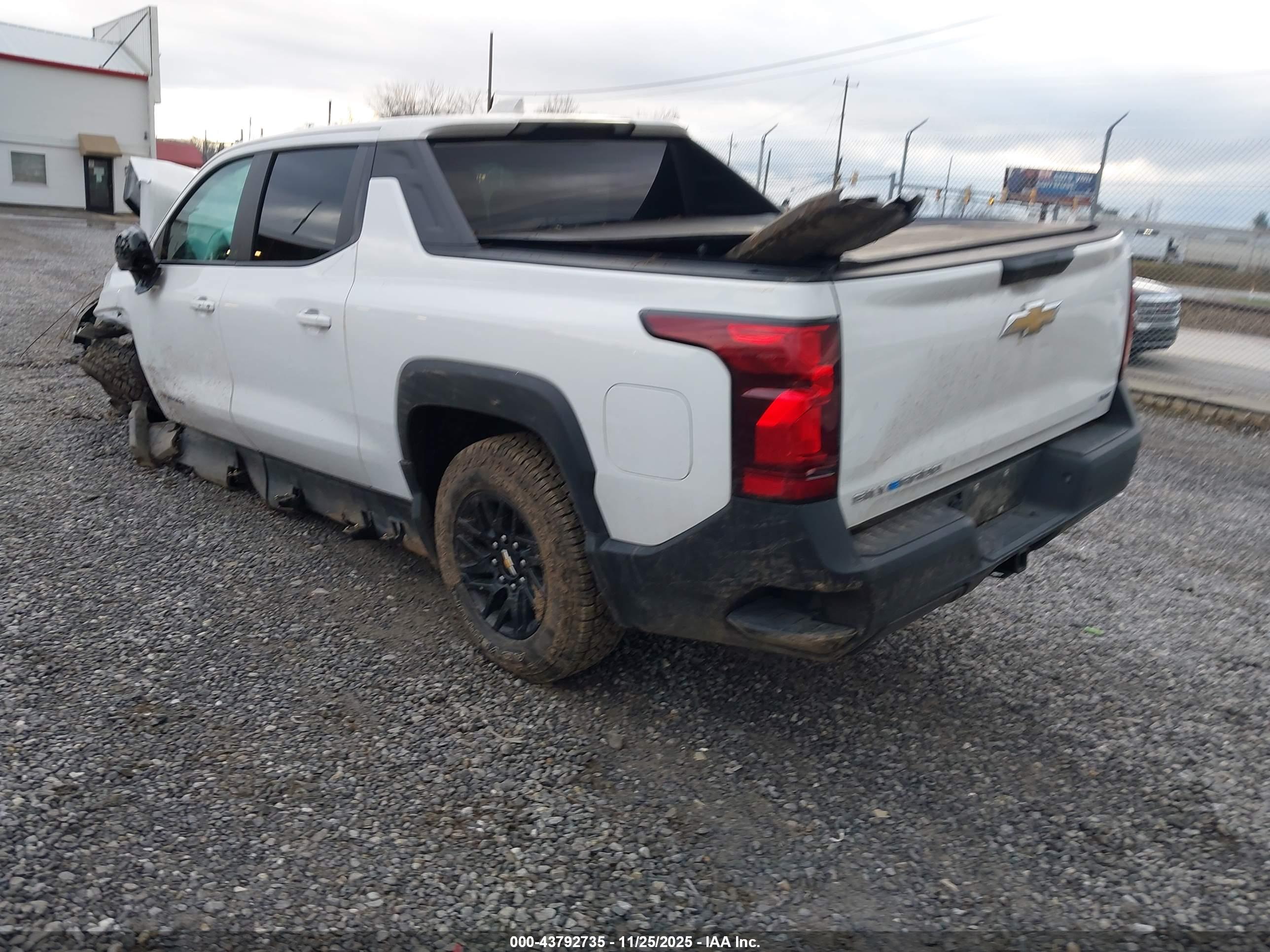 CHEVROLET SILVERADO image 3