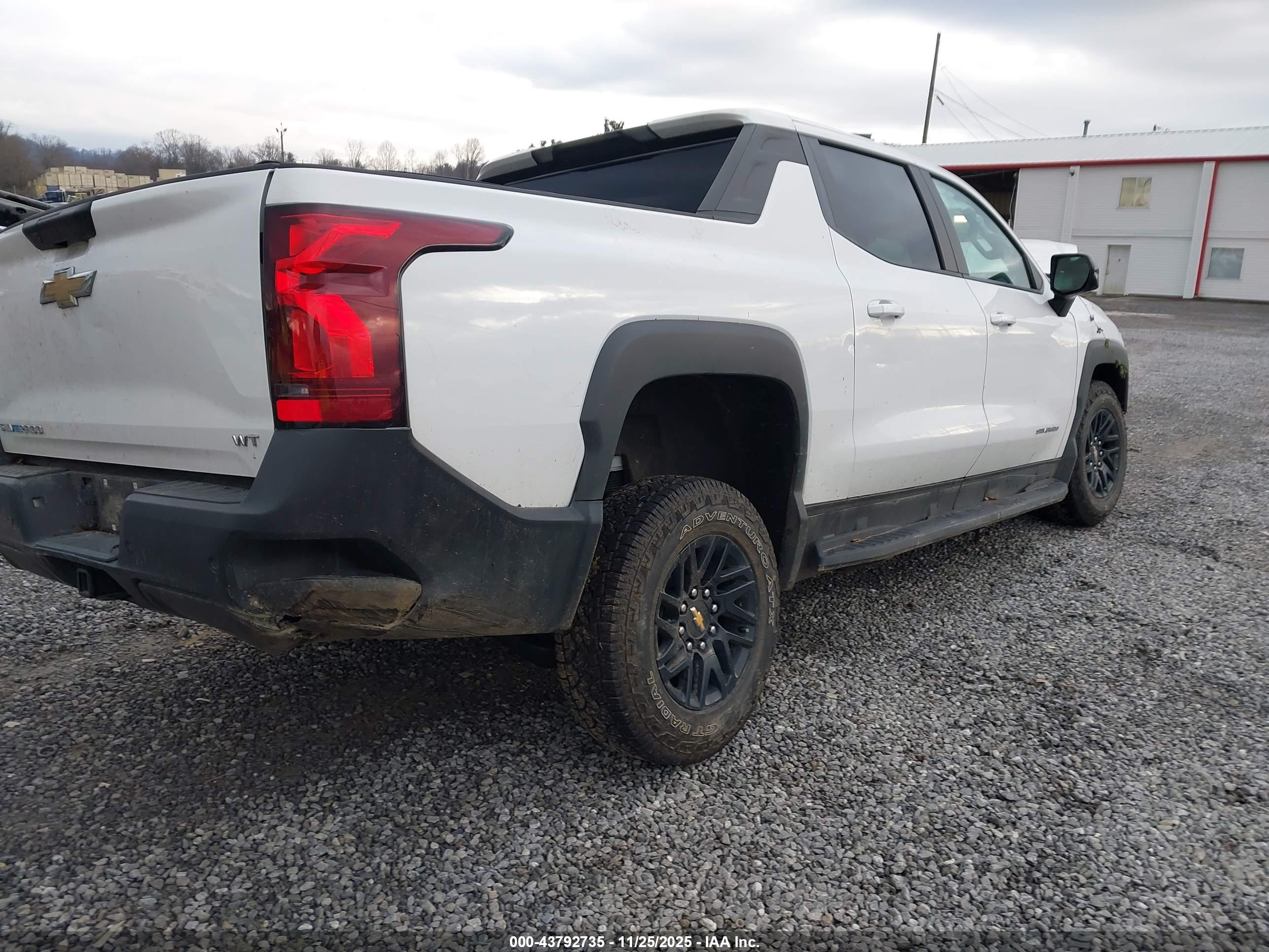 CHEVROLET SILVERADO image 4