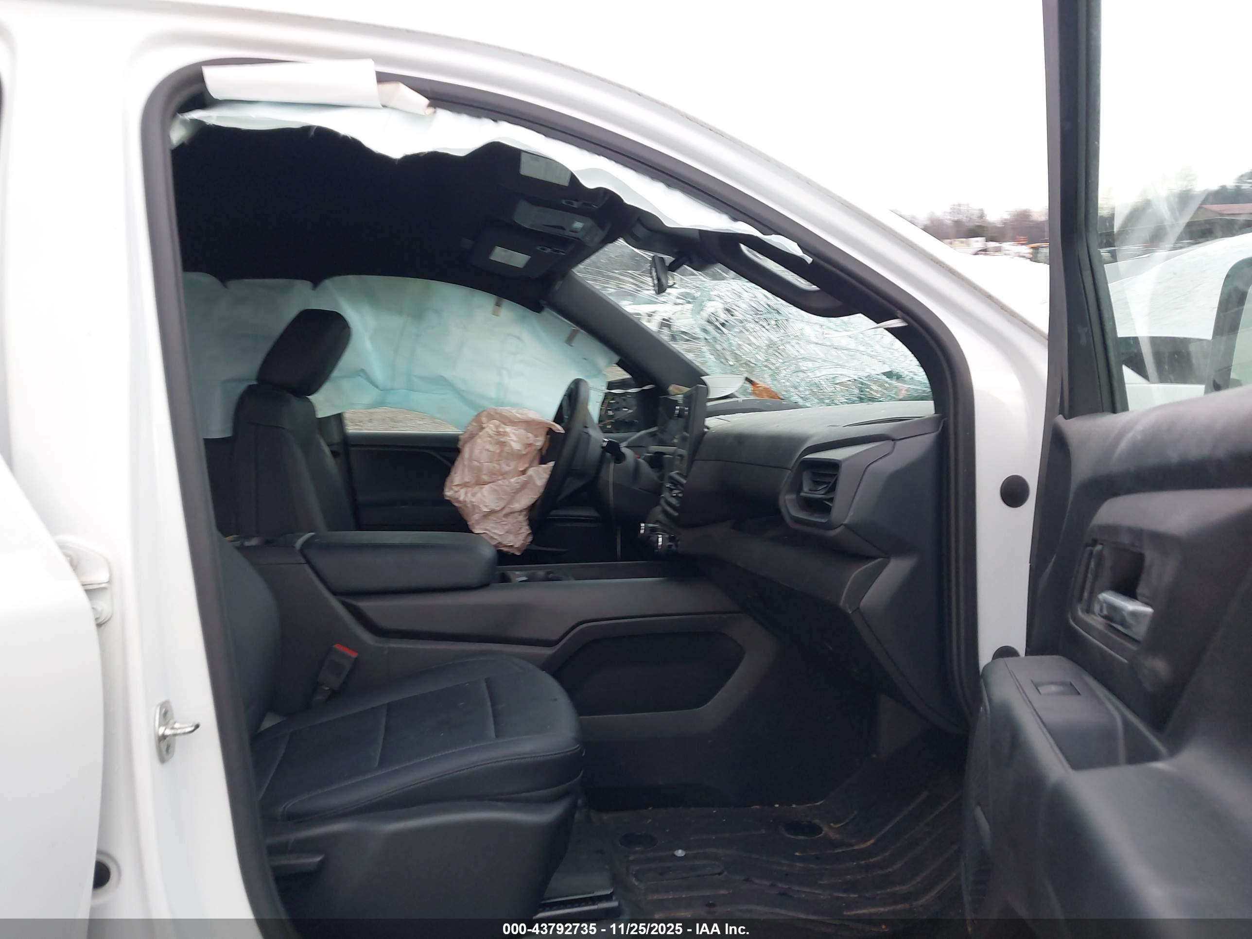 CHEVROLET SILVERADO image 5