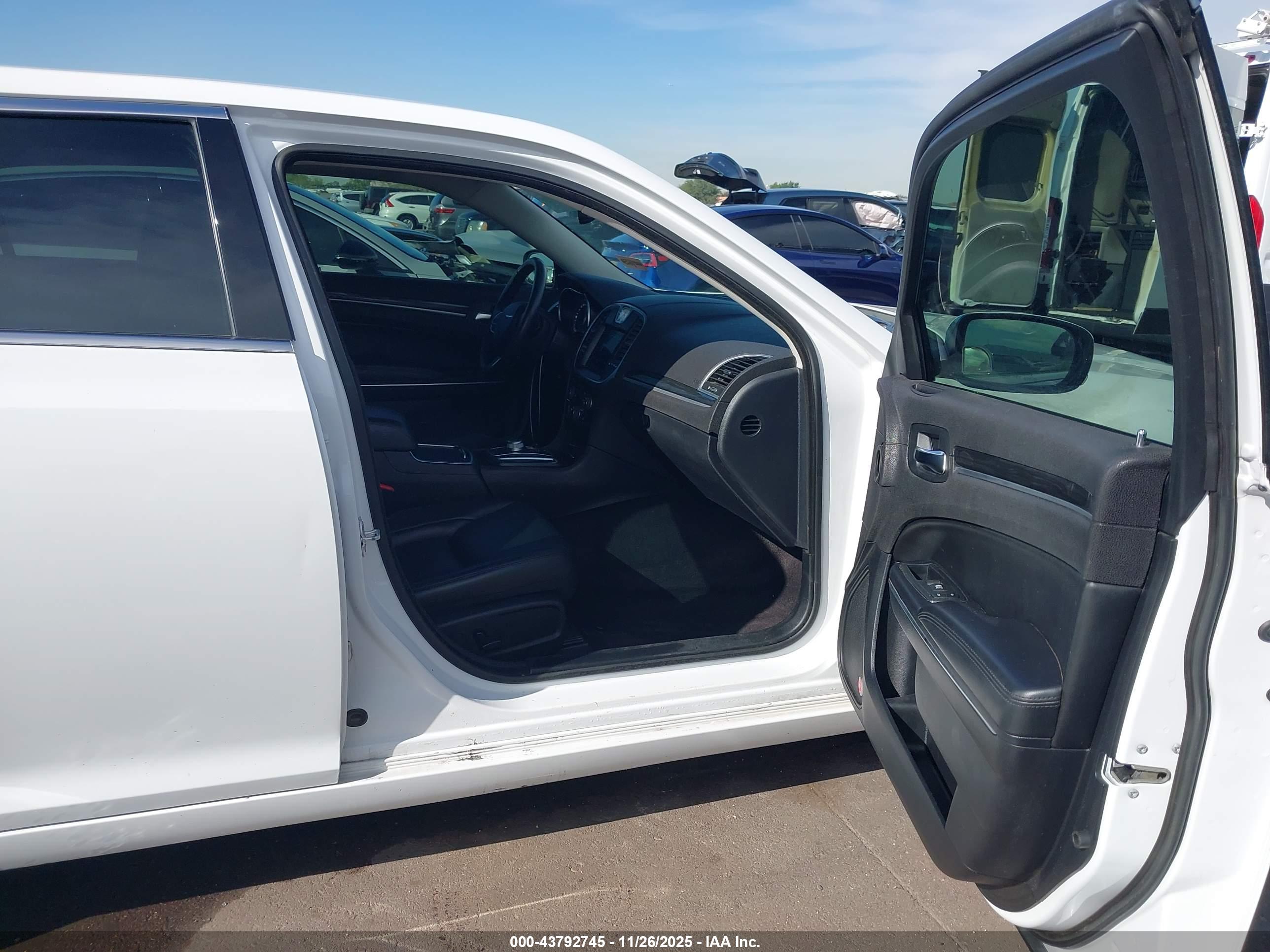 CHRYSLER 300 image 5