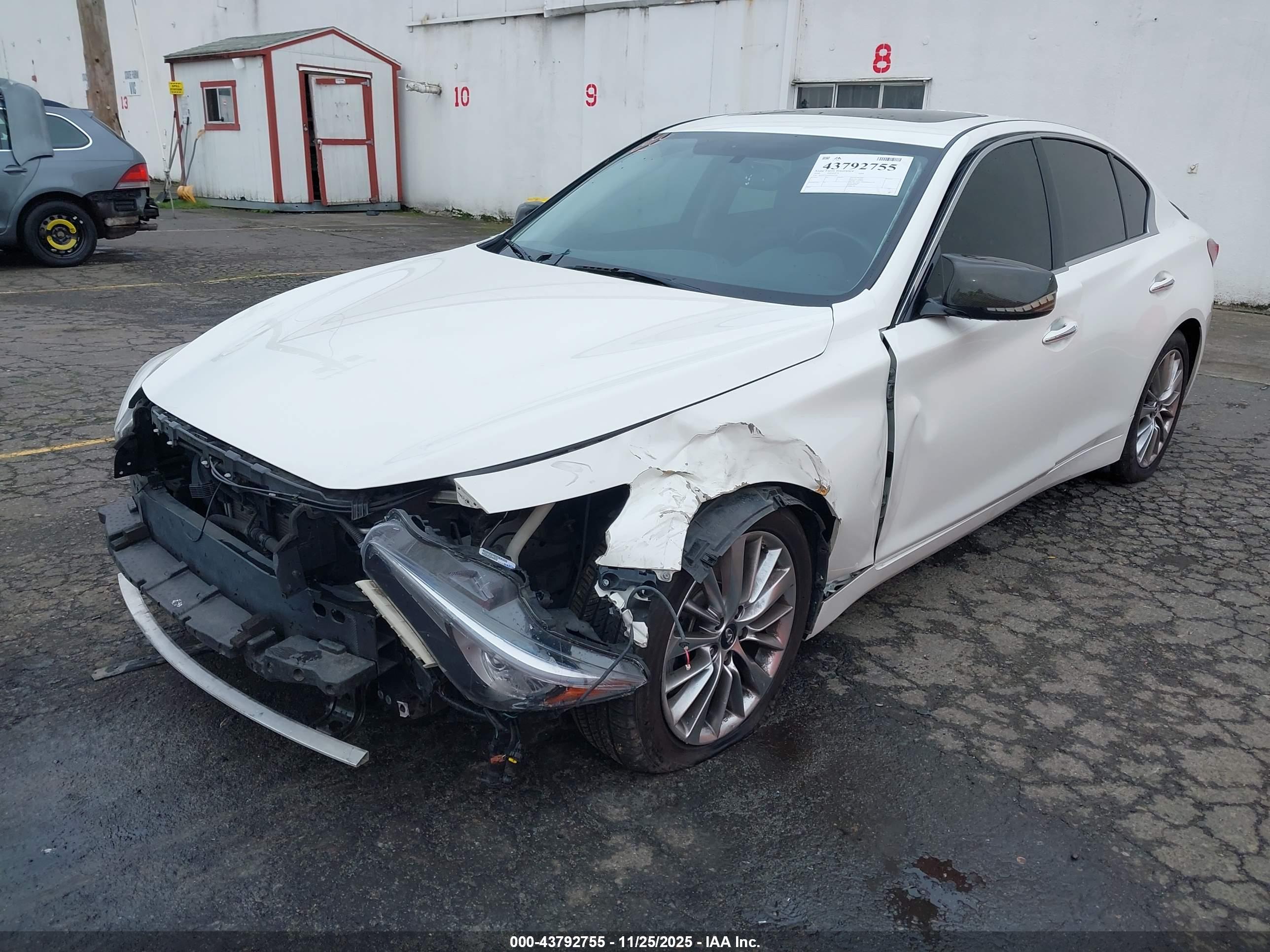 INFINITI Q50 image 2