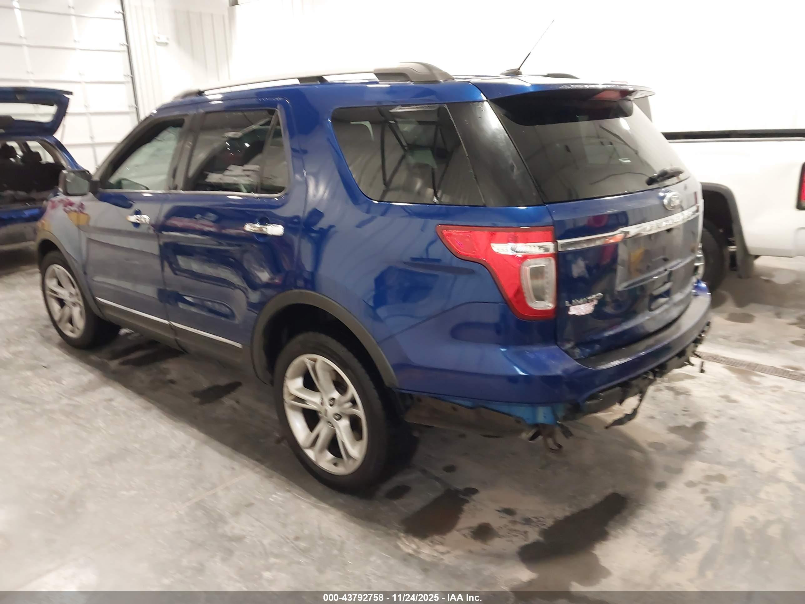 FORD EXPLORER image 3