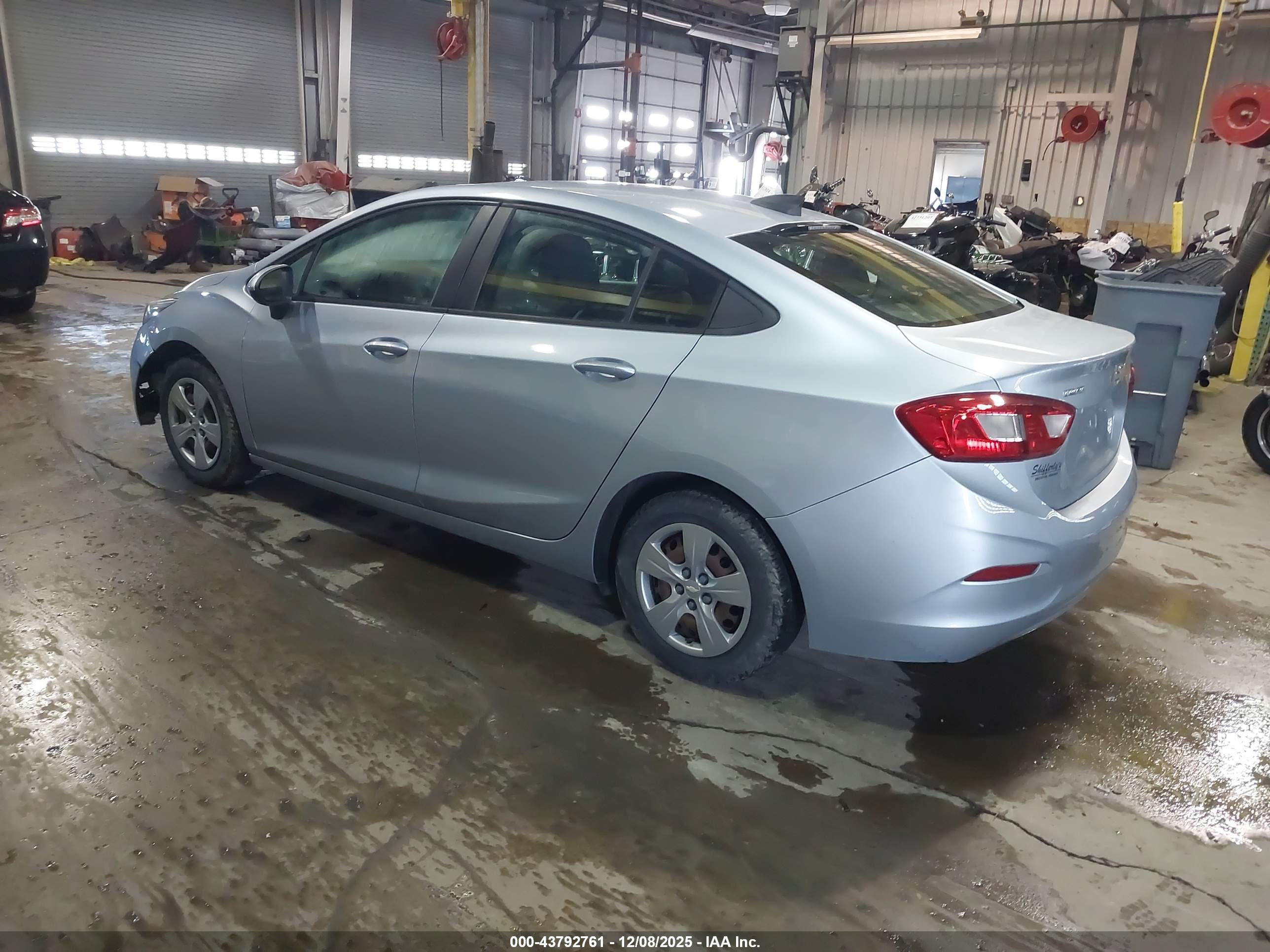 CHEVROLET CRUZE image 3