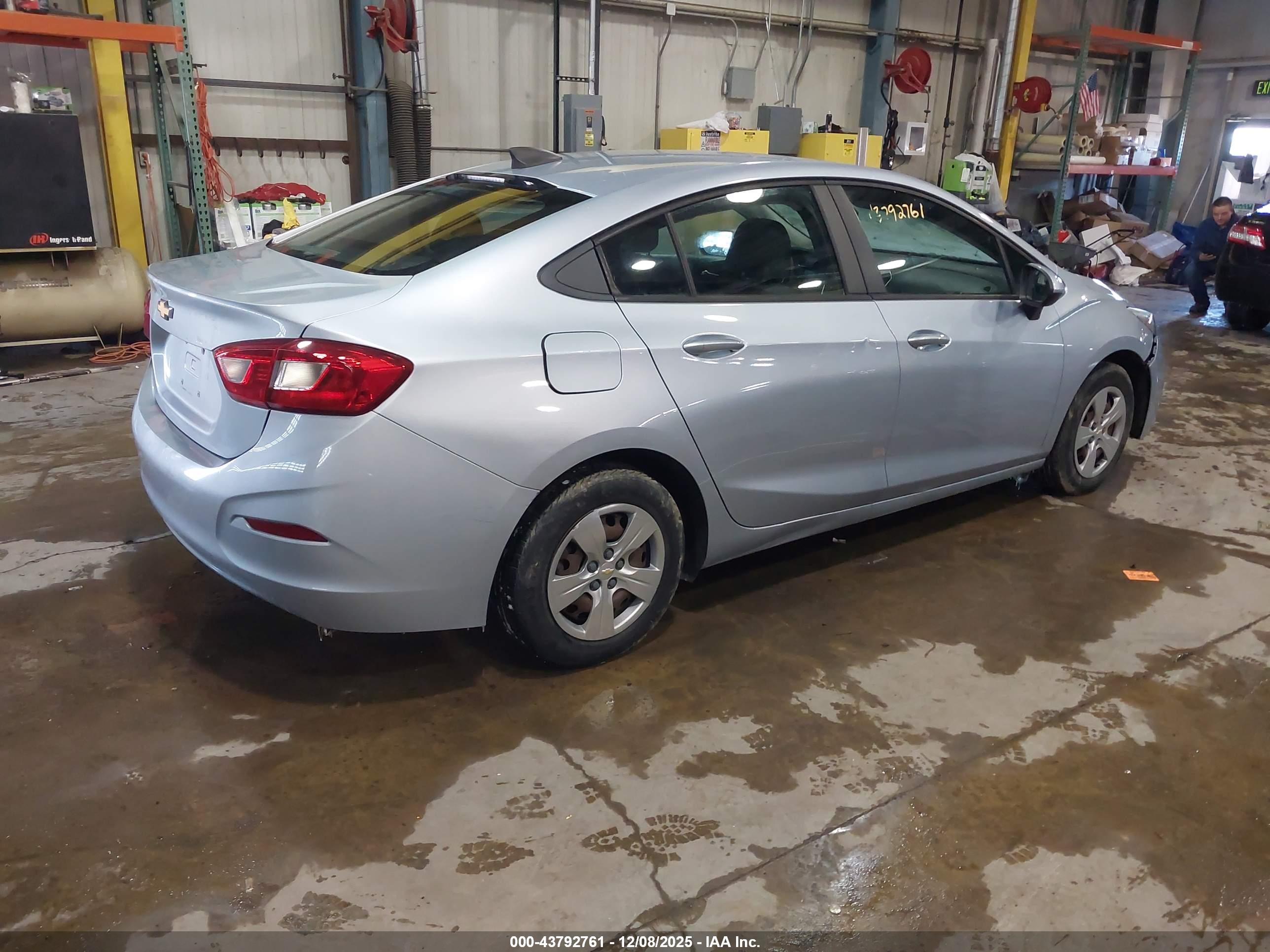 CHEVROLET CRUZE image 4