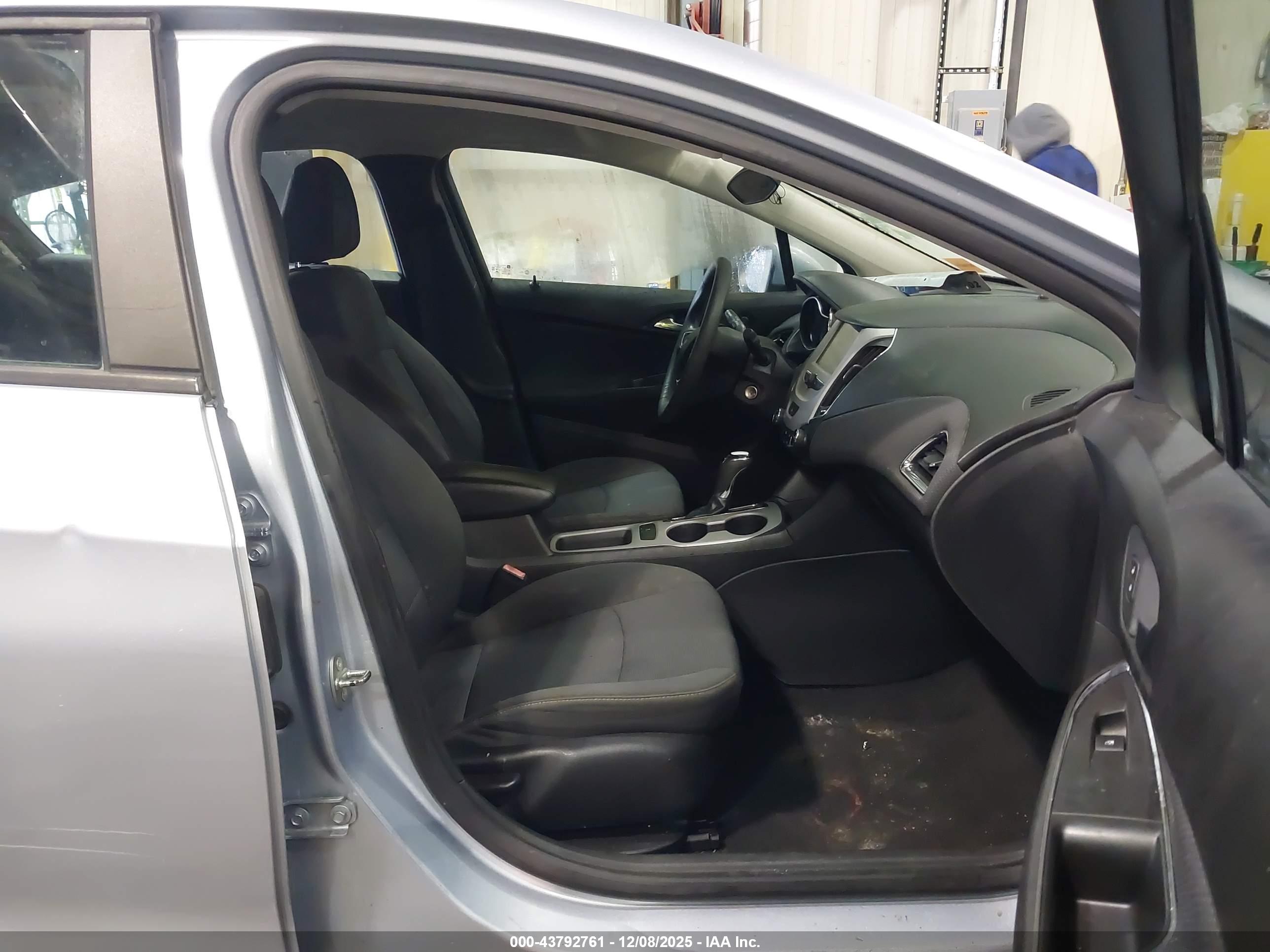 CHEVROLET CRUZE image 5