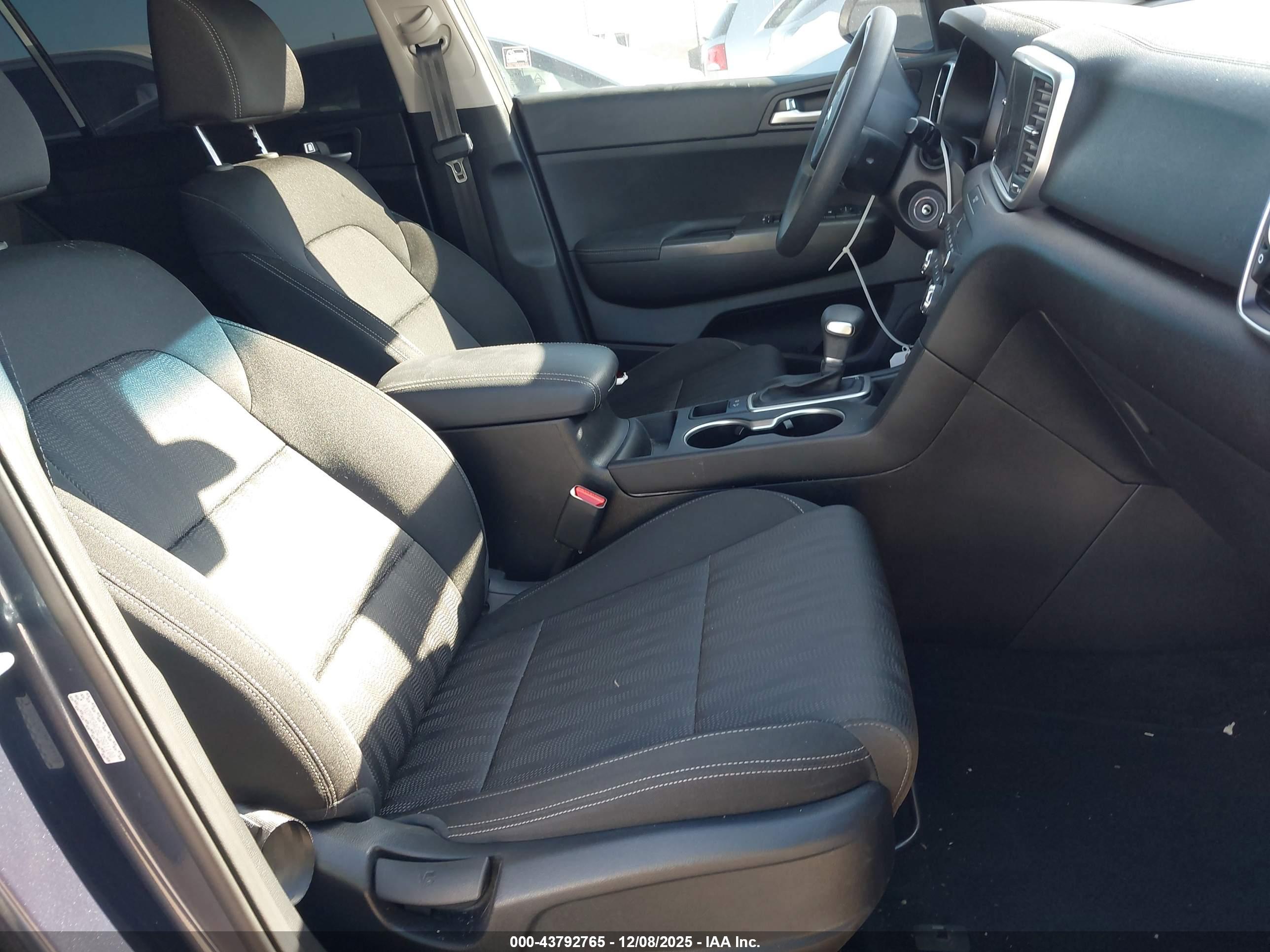 KIA SPORTAGE image 5