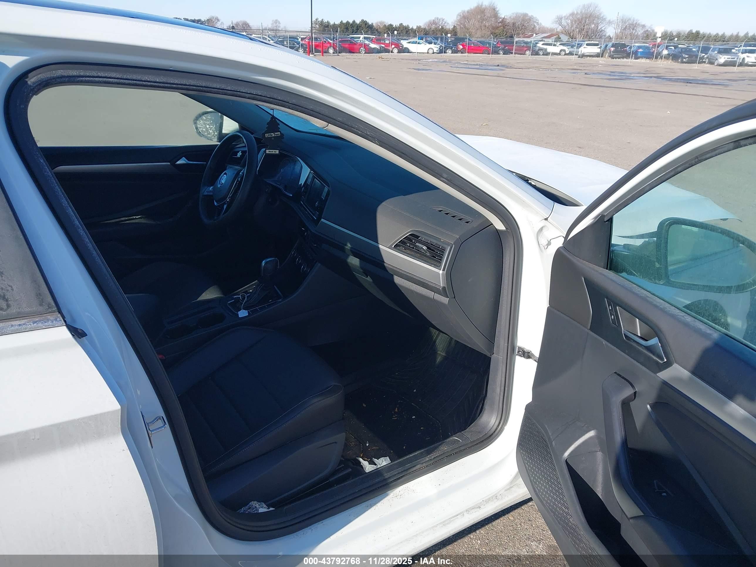 VOLKSWAGEN JETTA image 5