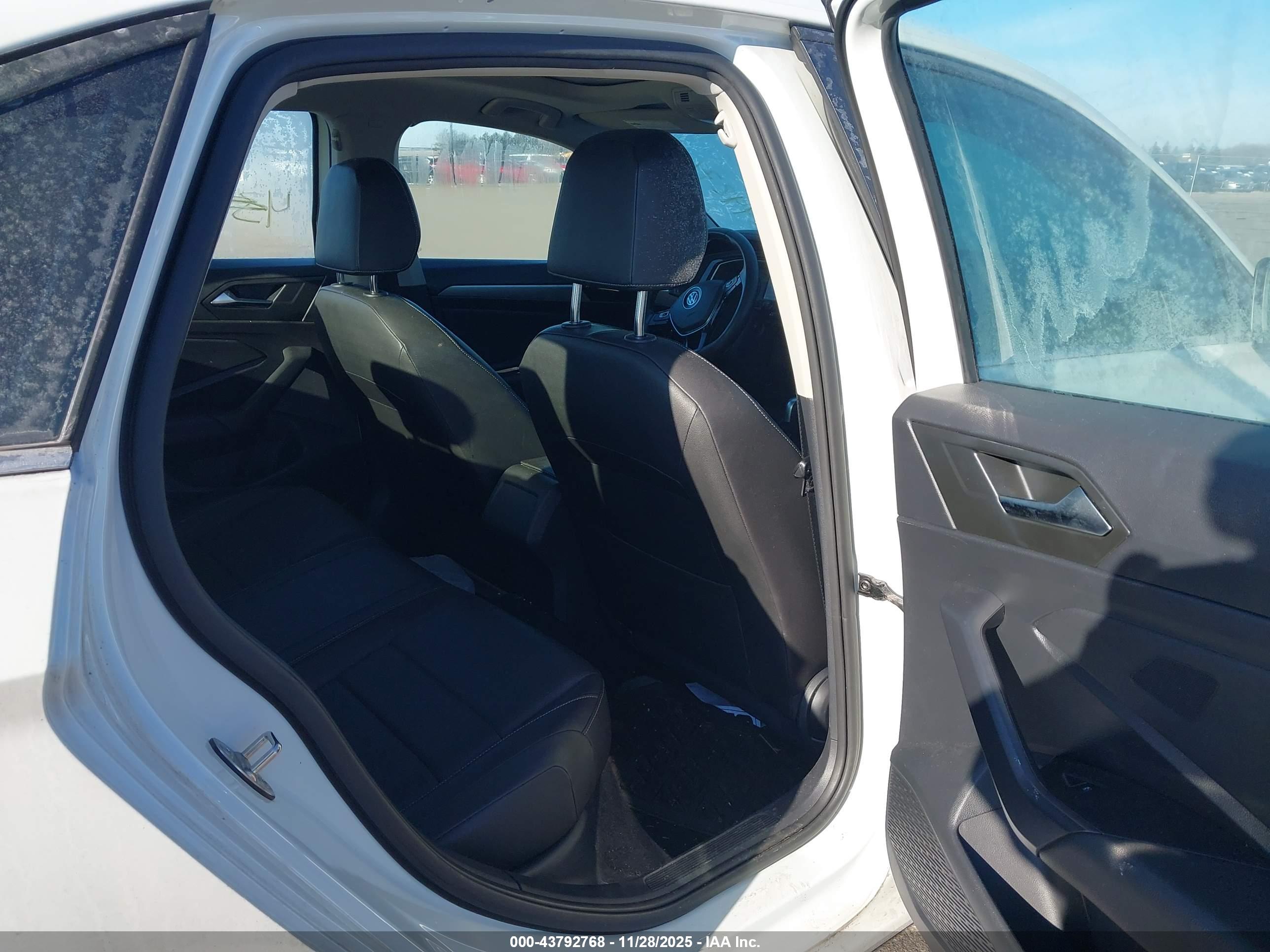 VOLKSWAGEN JETTA image 8