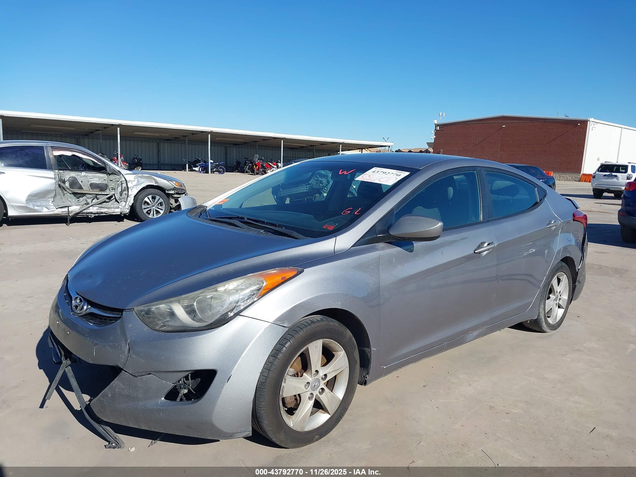 HYUNDAI ELANTRA image 2