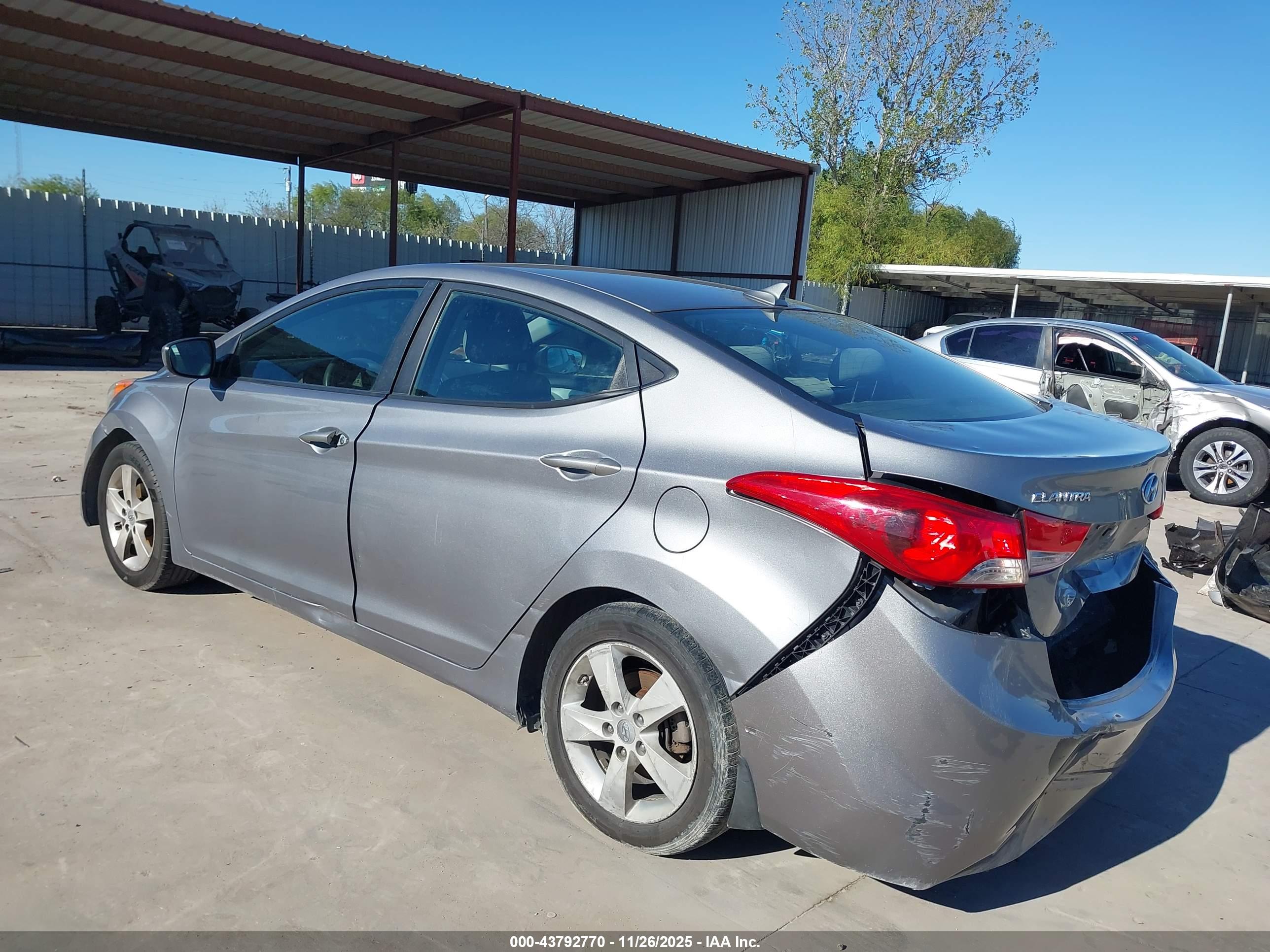HYUNDAI ELANTRA image 3