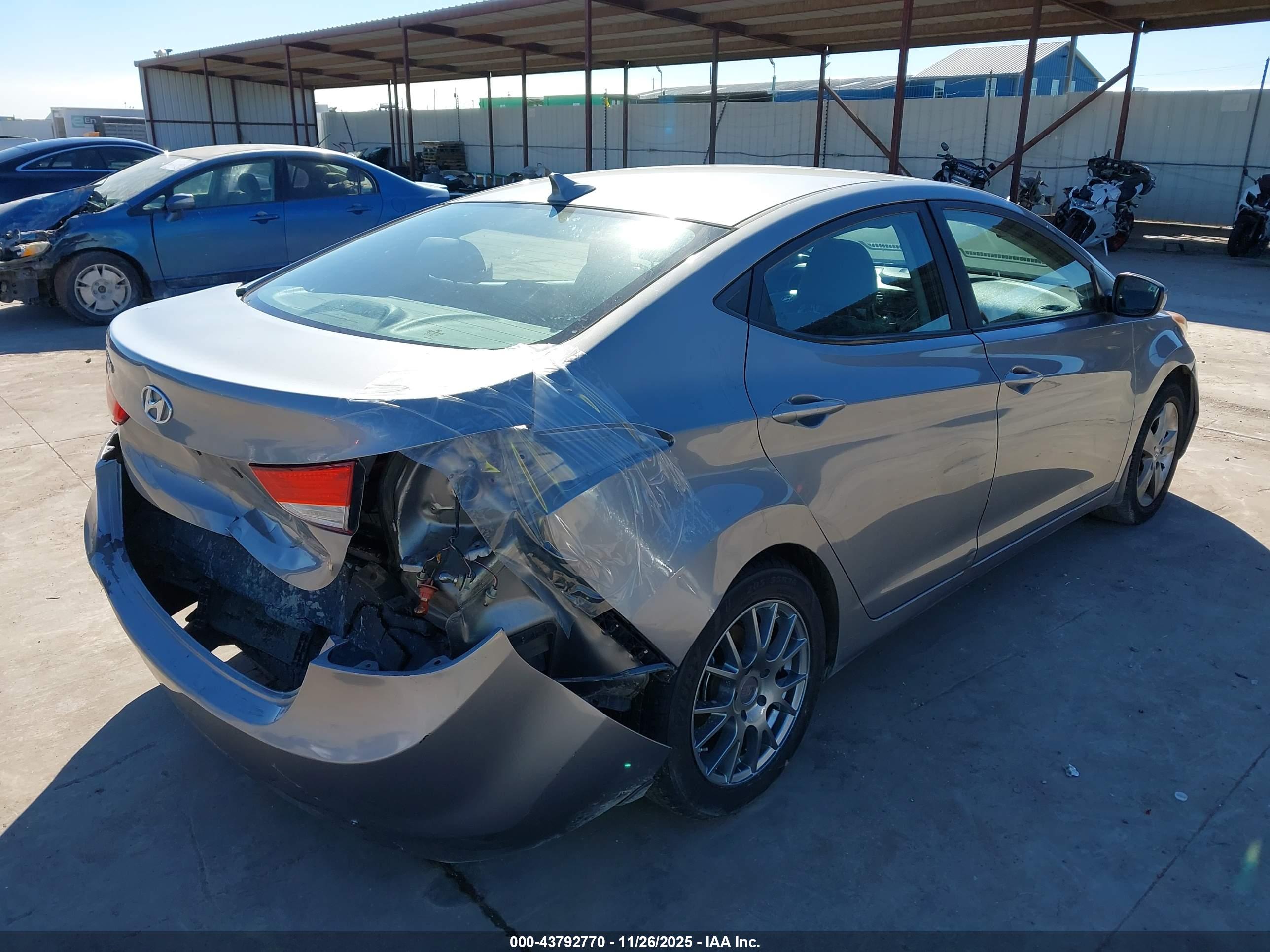 HYUNDAI ELANTRA image 4