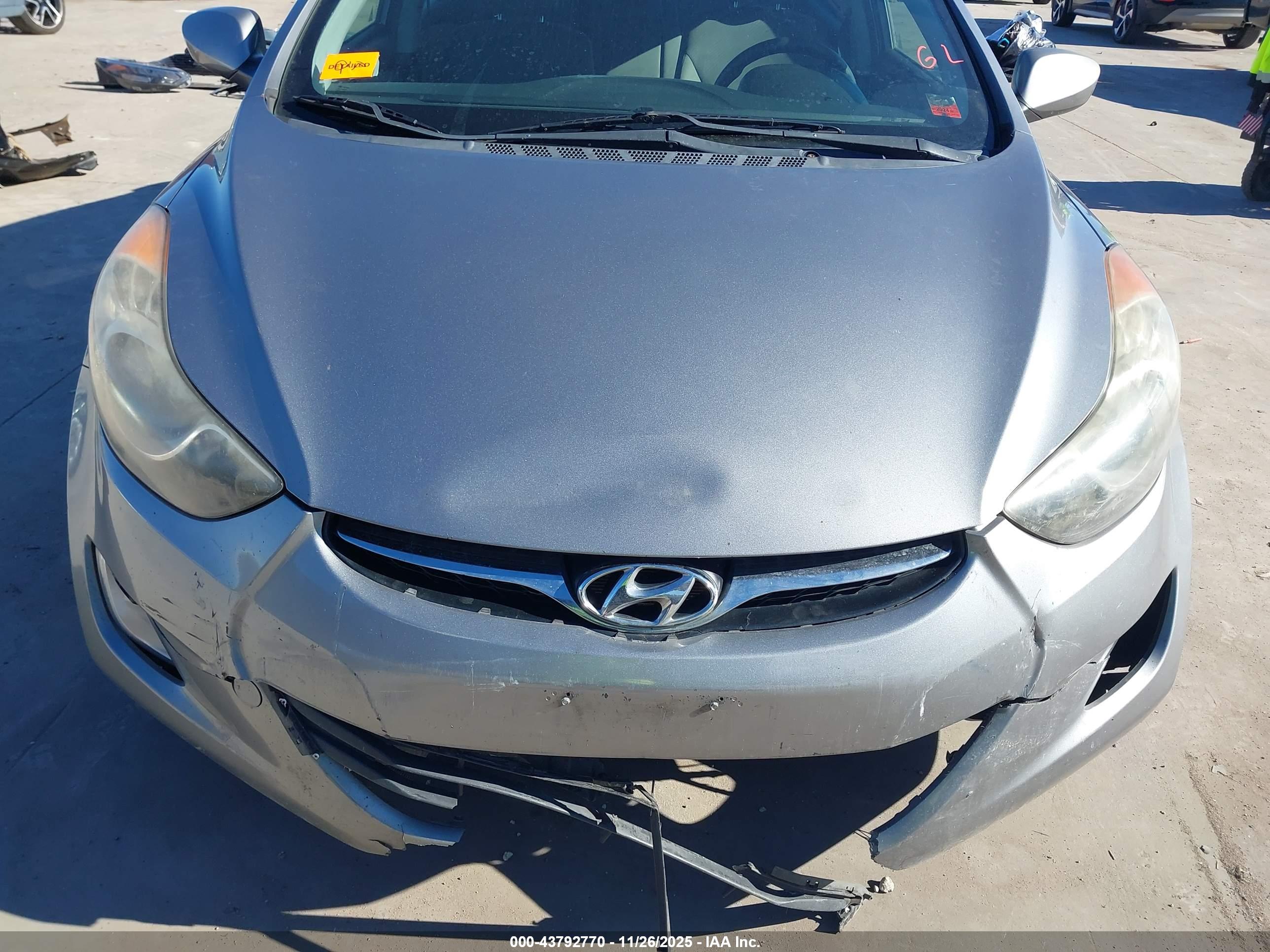 HYUNDAI ELANTRA image 6
