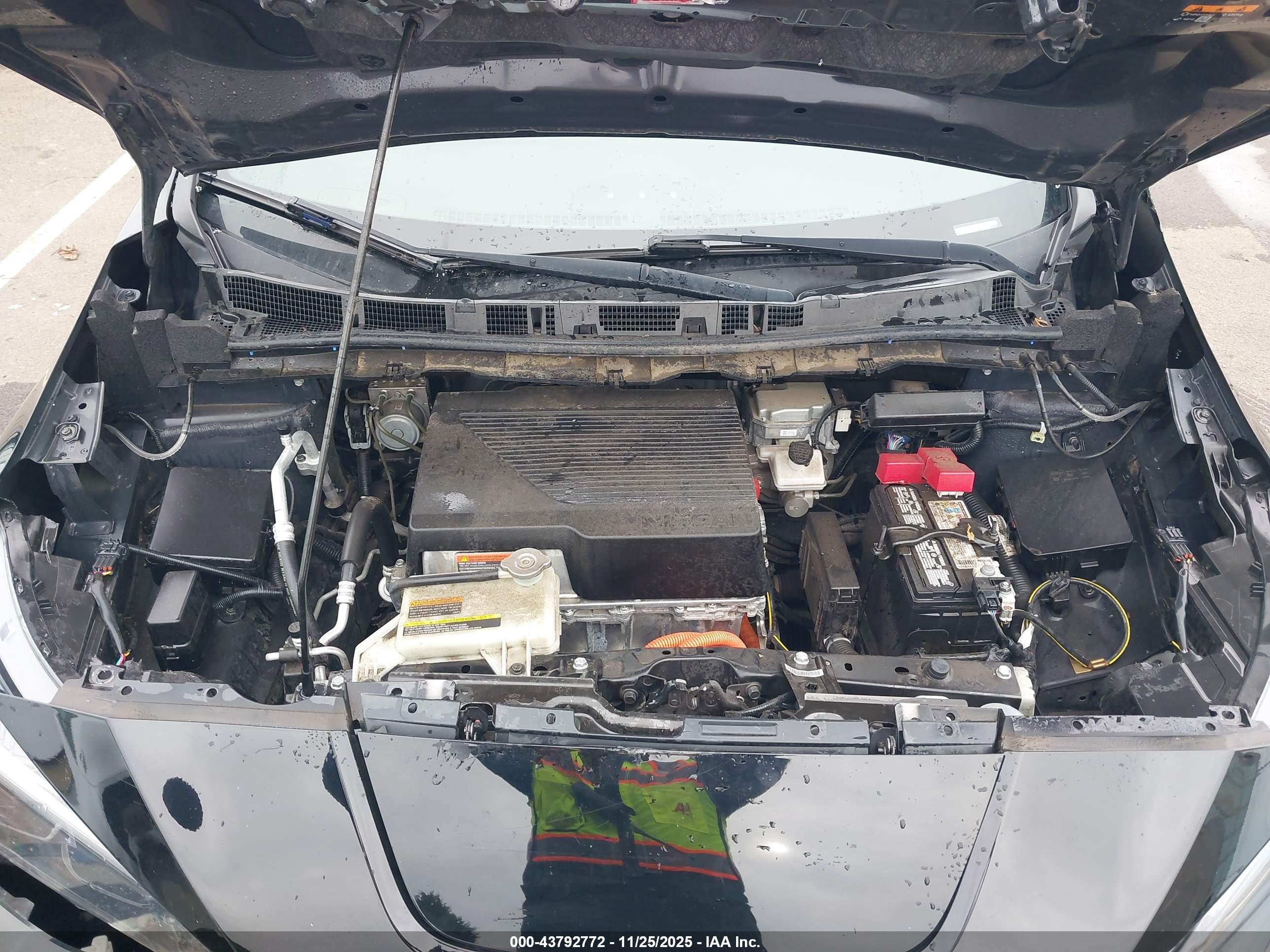 NISSAN LEAF image 10