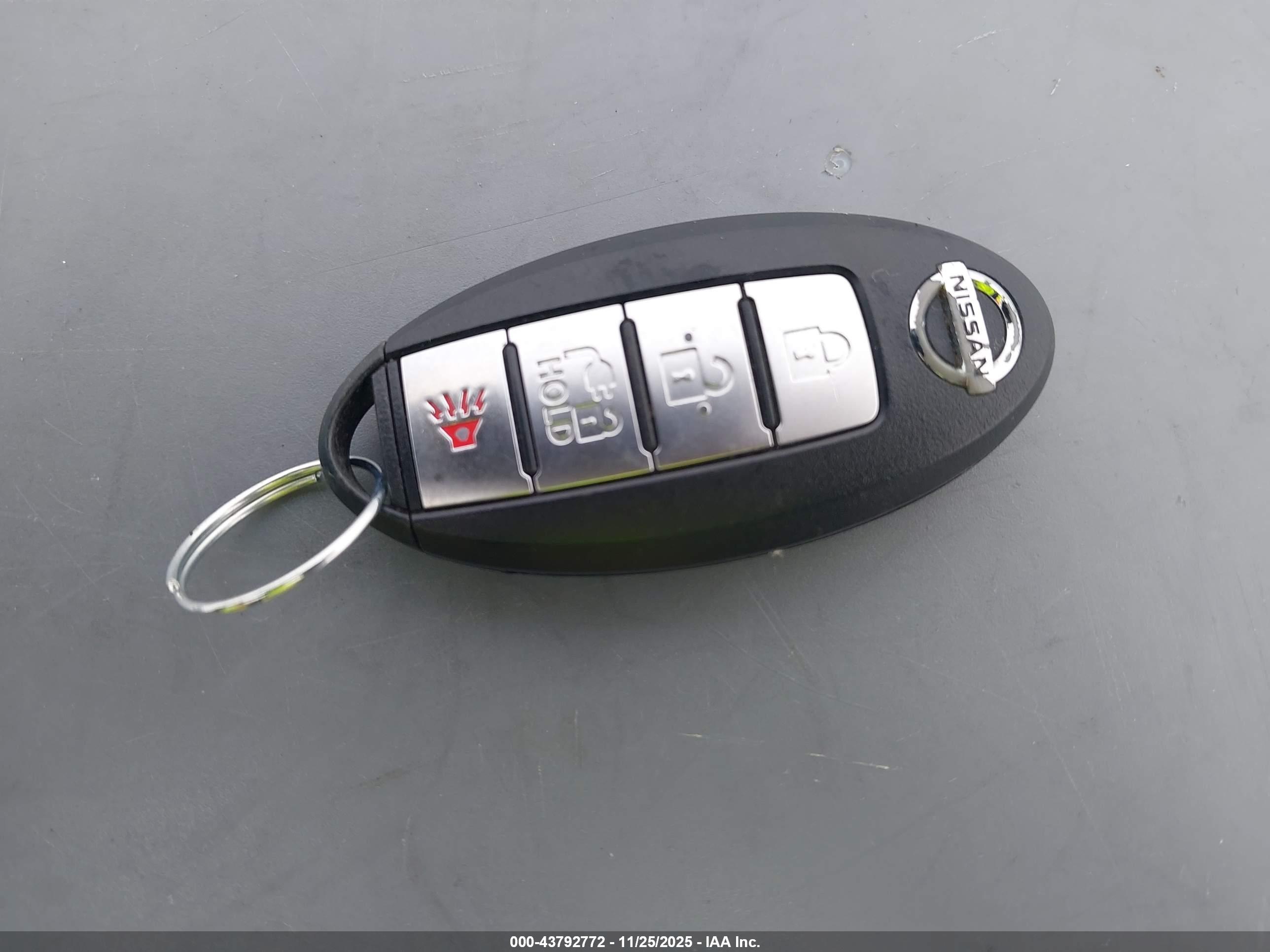 NISSAN LEAF image 11