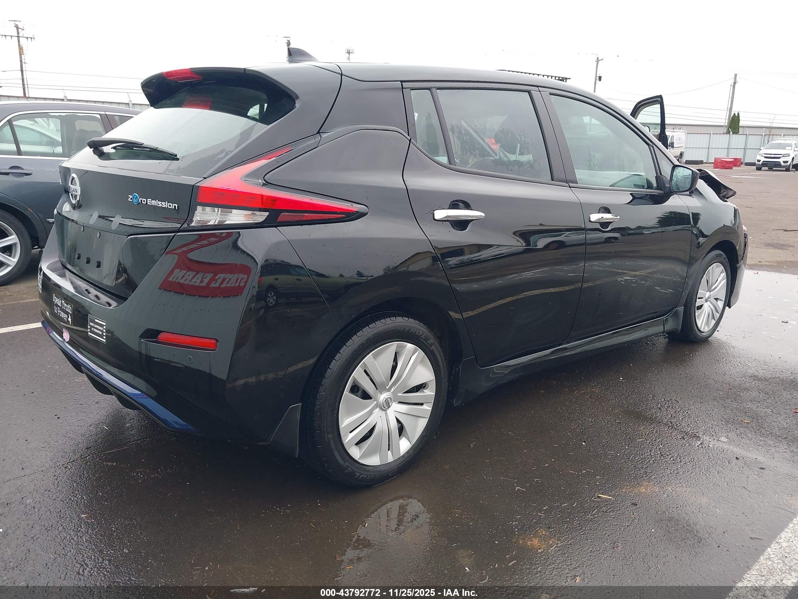 NISSAN LEAF image 4