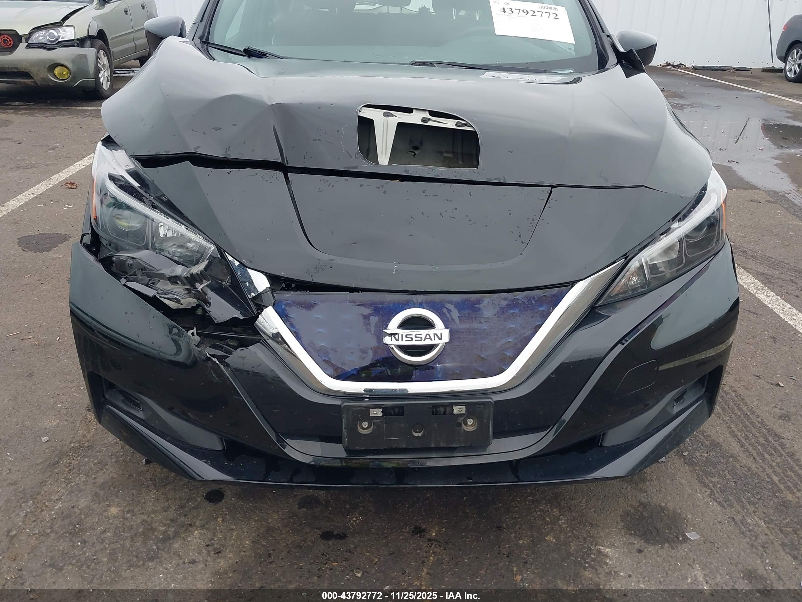 NISSAN LEAF image 6