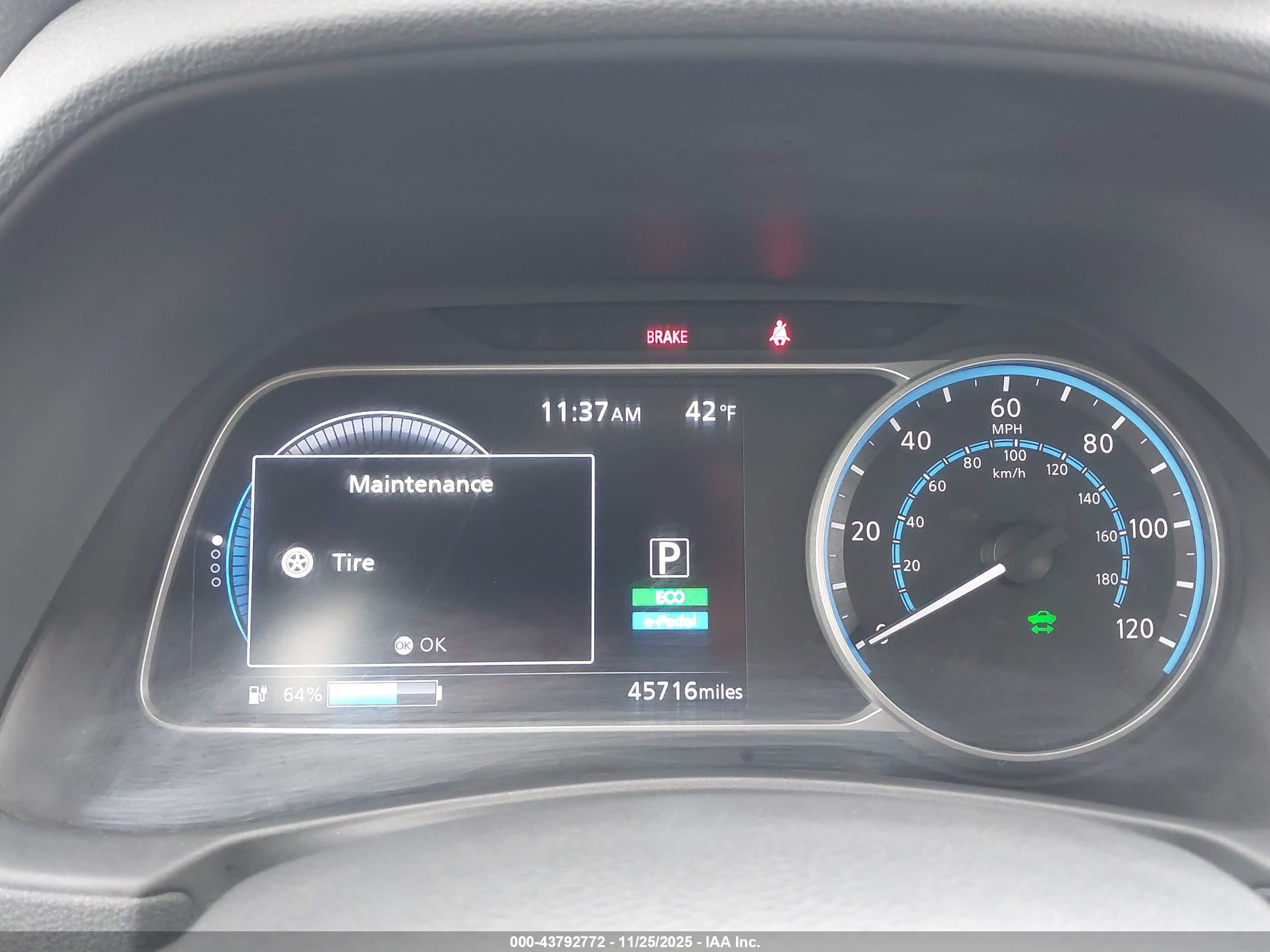 NISSAN LEAF image 7