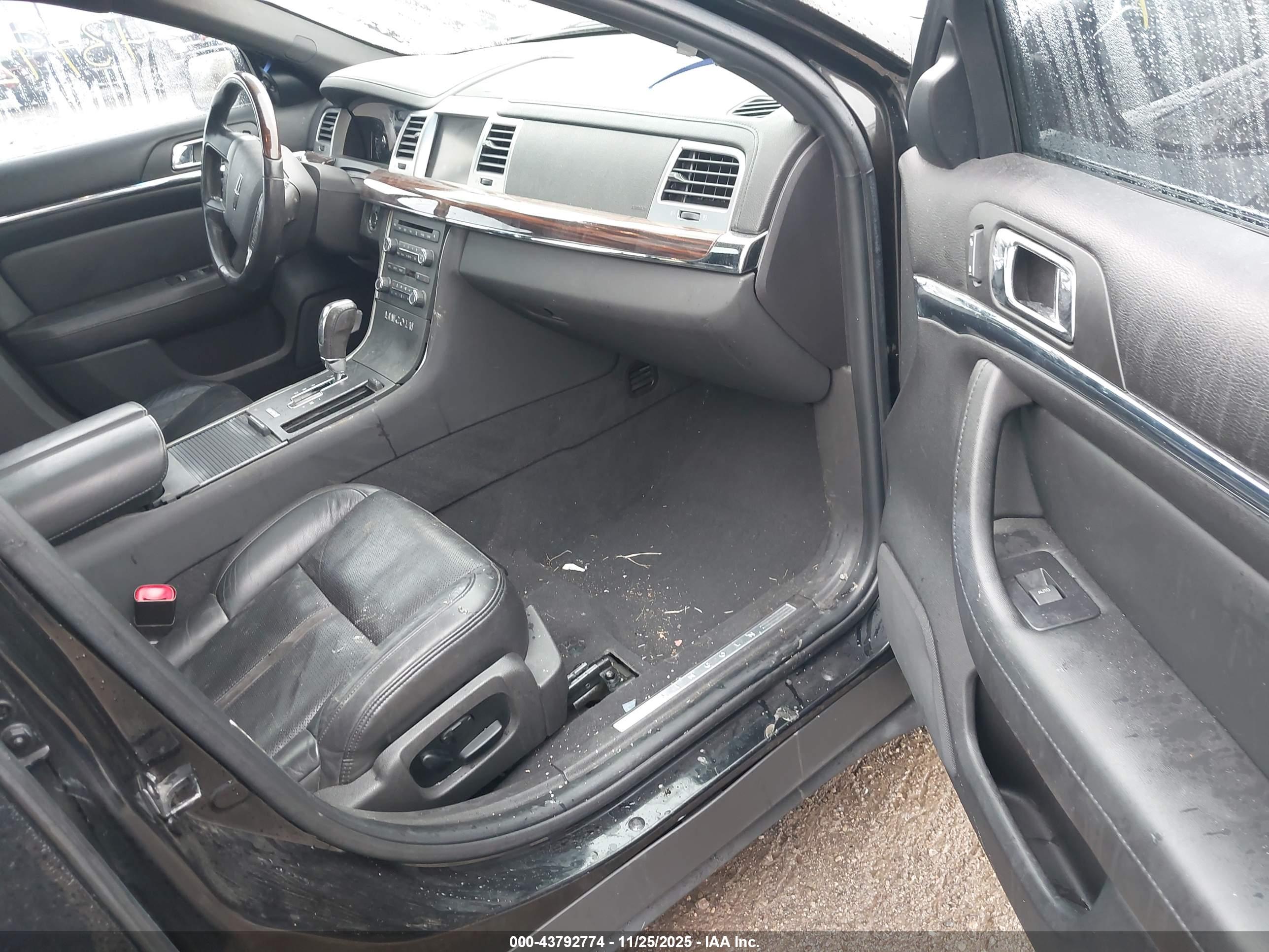 LINCOLN MKS image 5