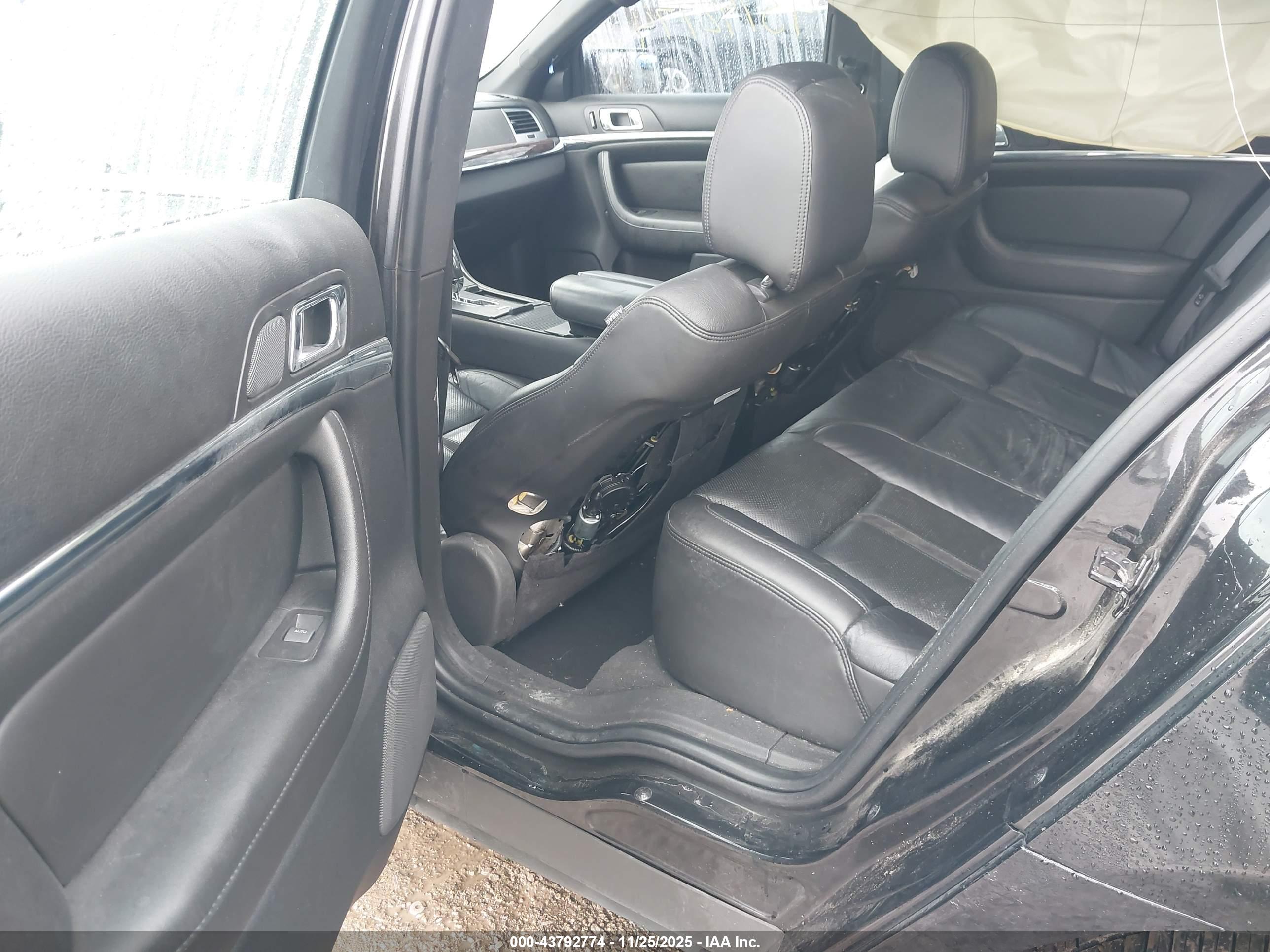 LINCOLN MKS image 8