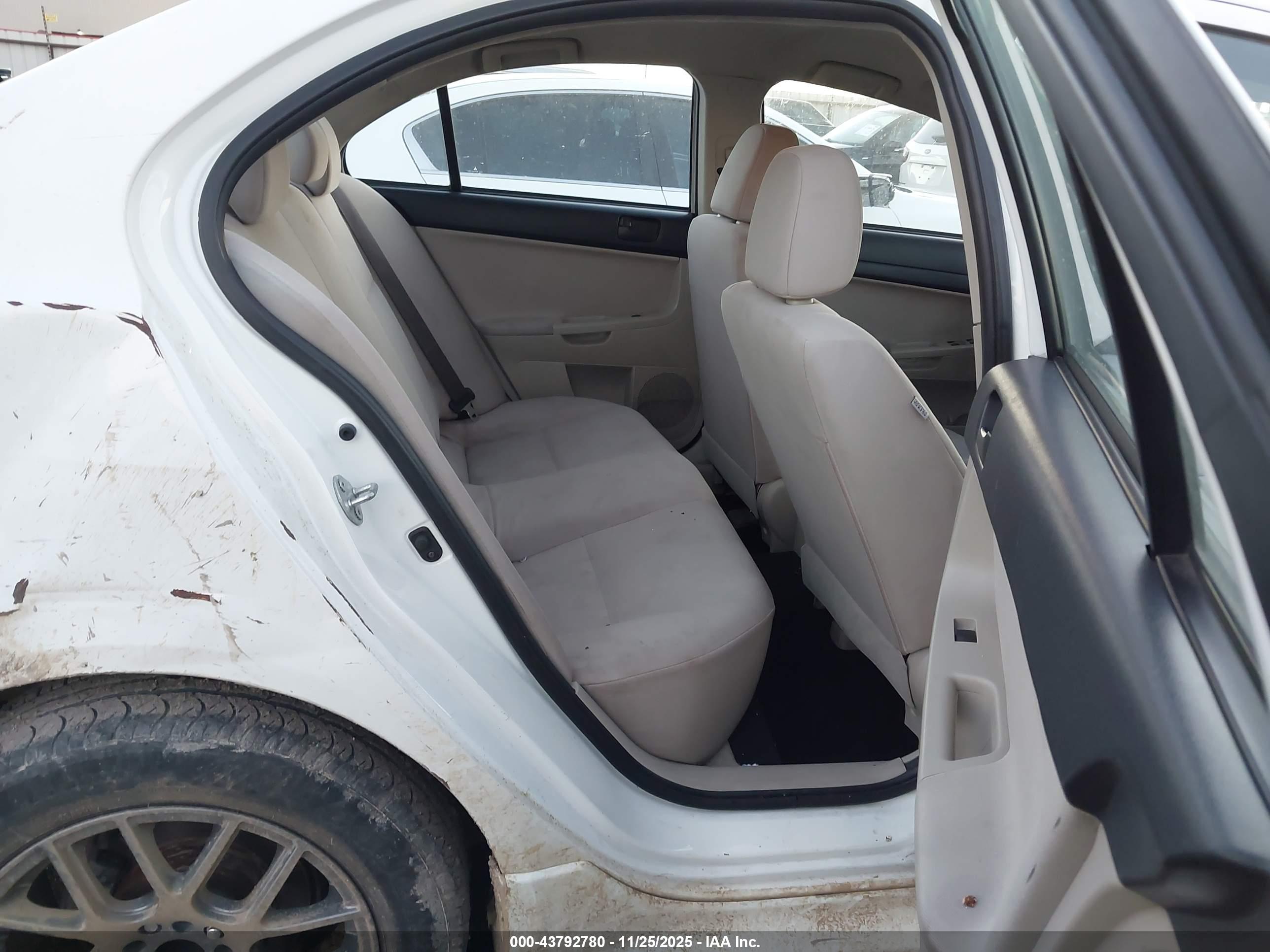 MITSUBISHI LANCER image 8