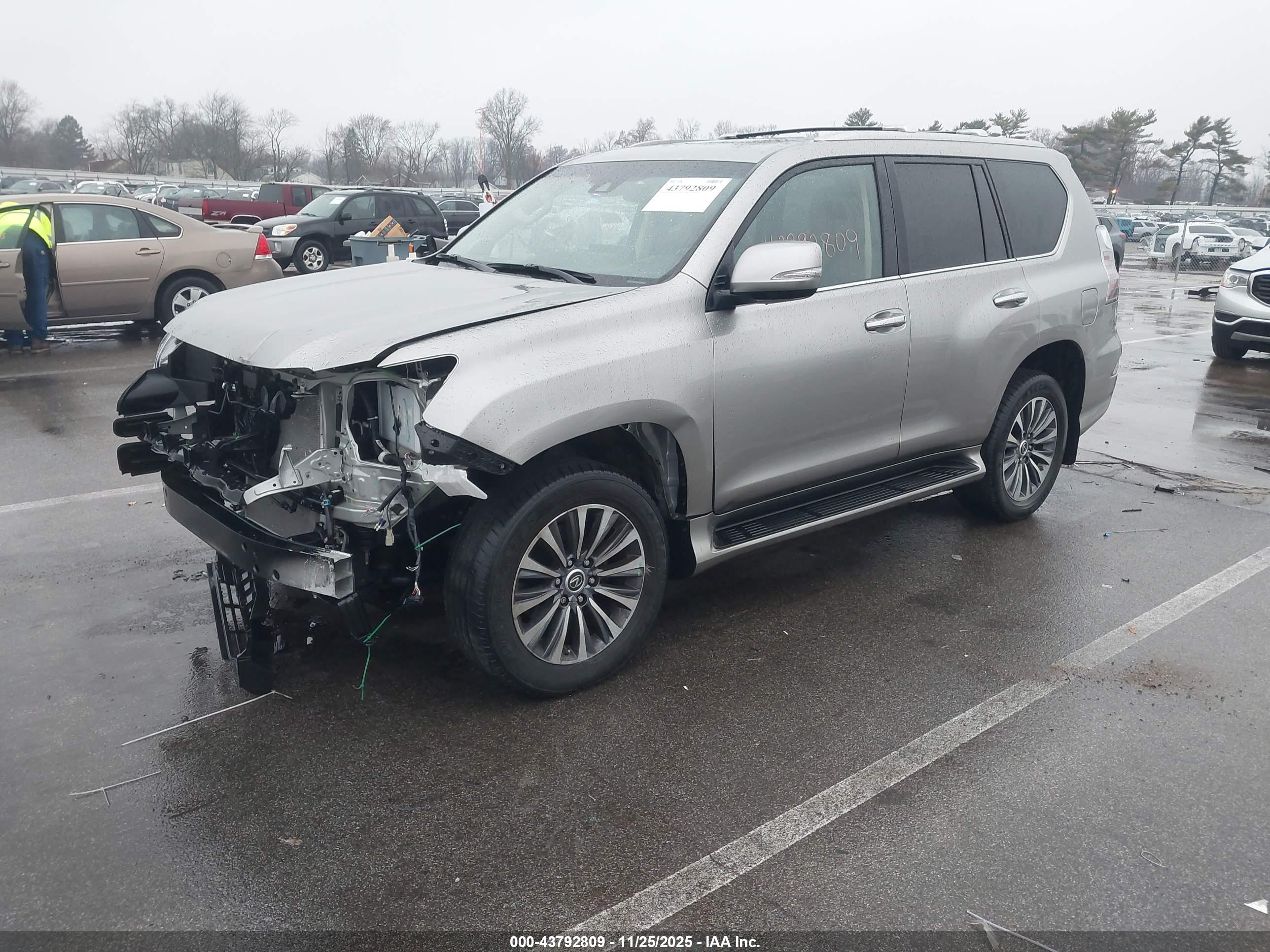 LEXUS GX image 2