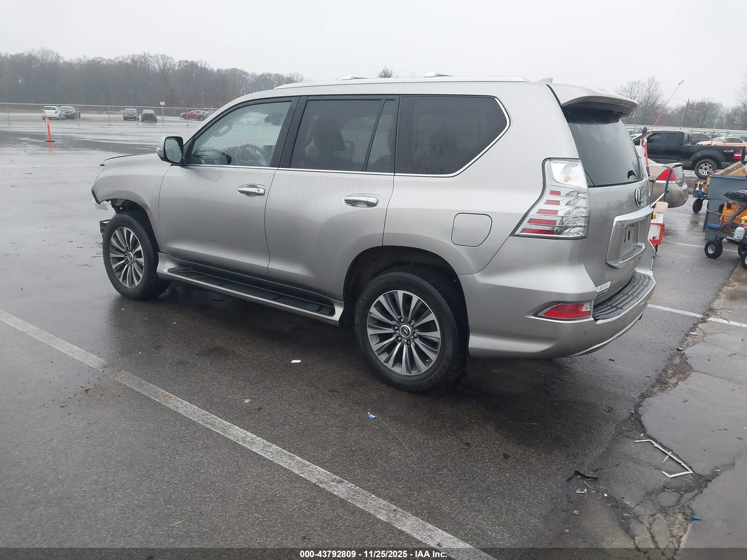 LEXUS GX image 3